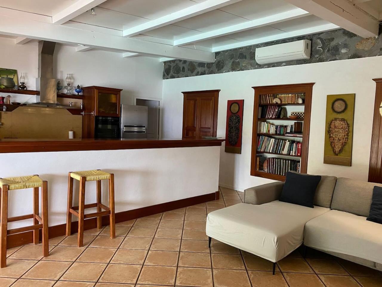 Villa photo 2