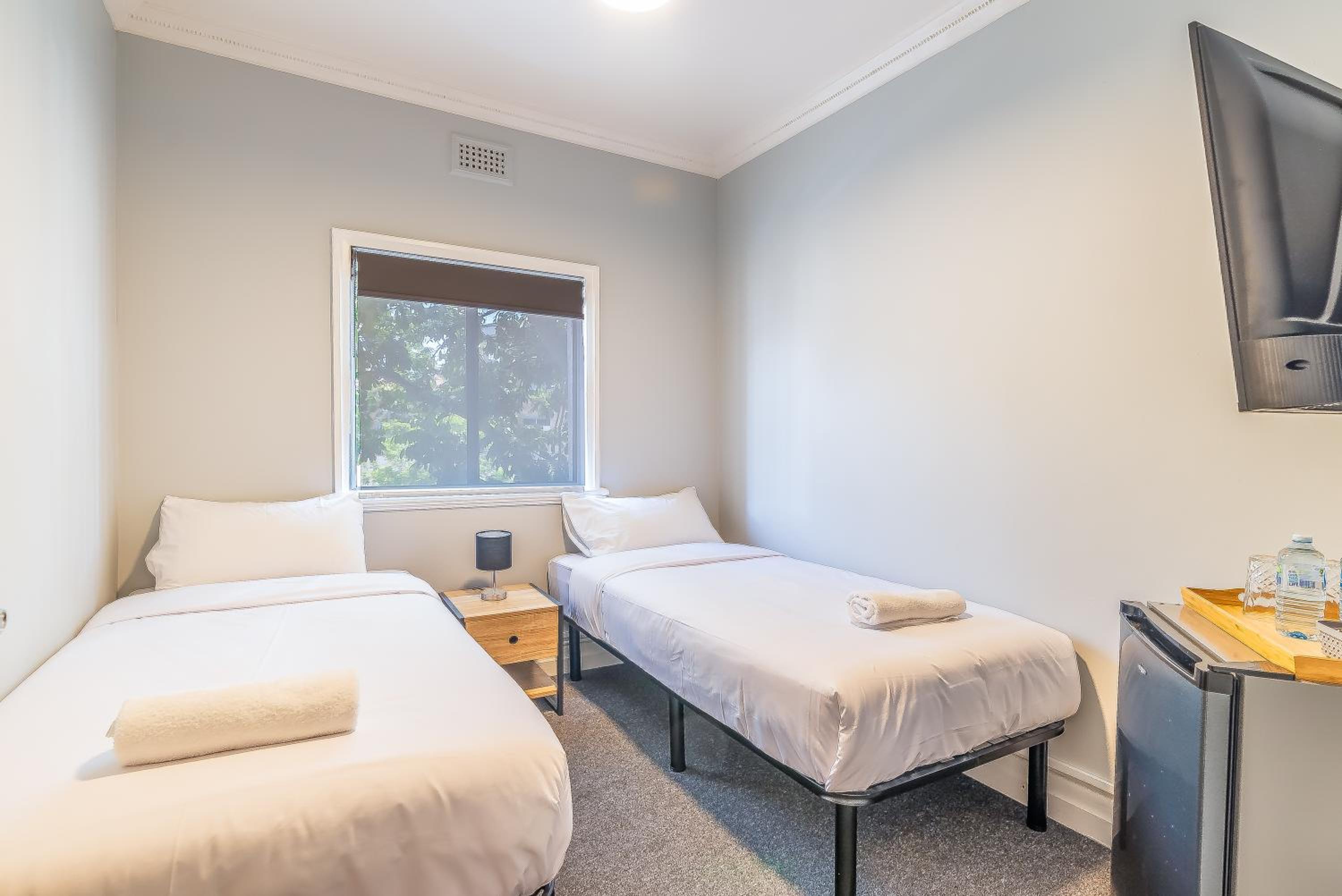 Arran Twin With Shared Bathroom & No A/C