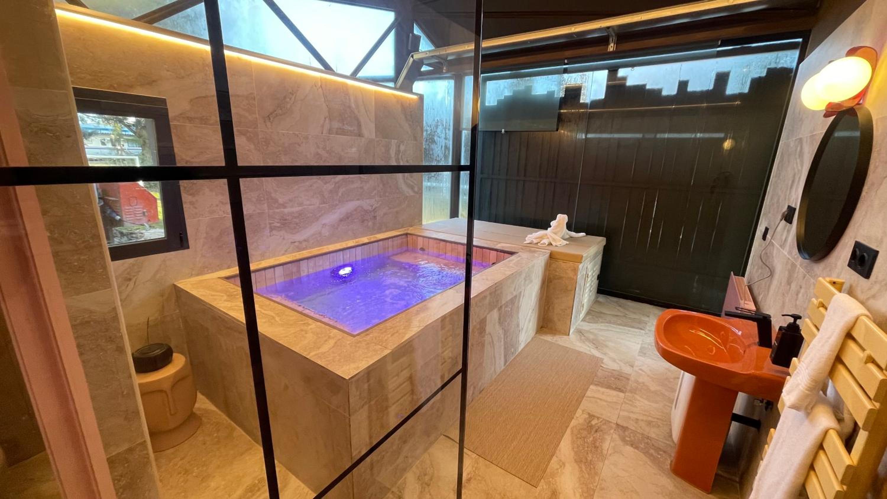 Deluxe Bungalow with Private Romantic Pool - Photo 13