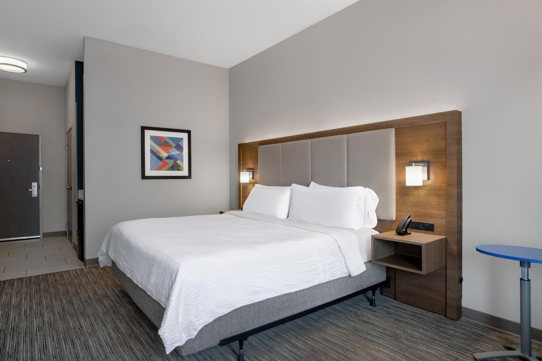 Standard King Room - Photo 1