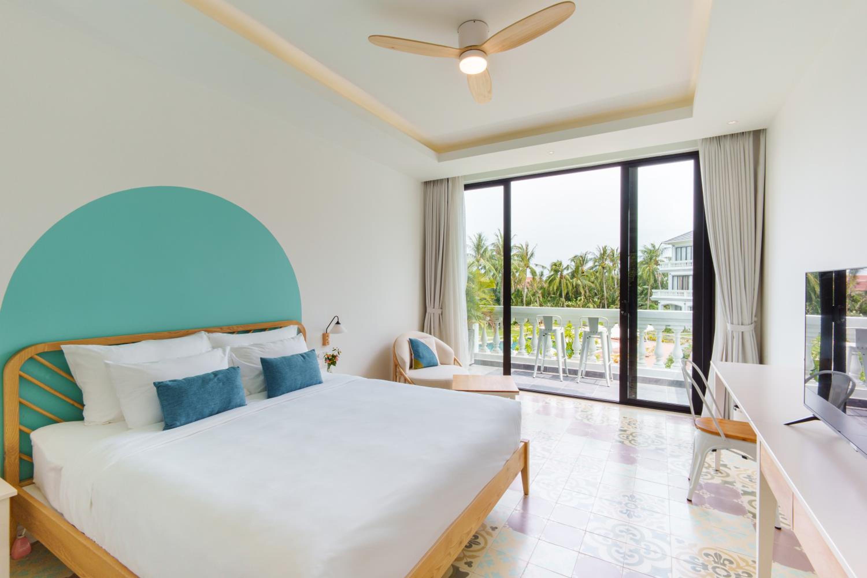 Deluxe River View - Photo 1
