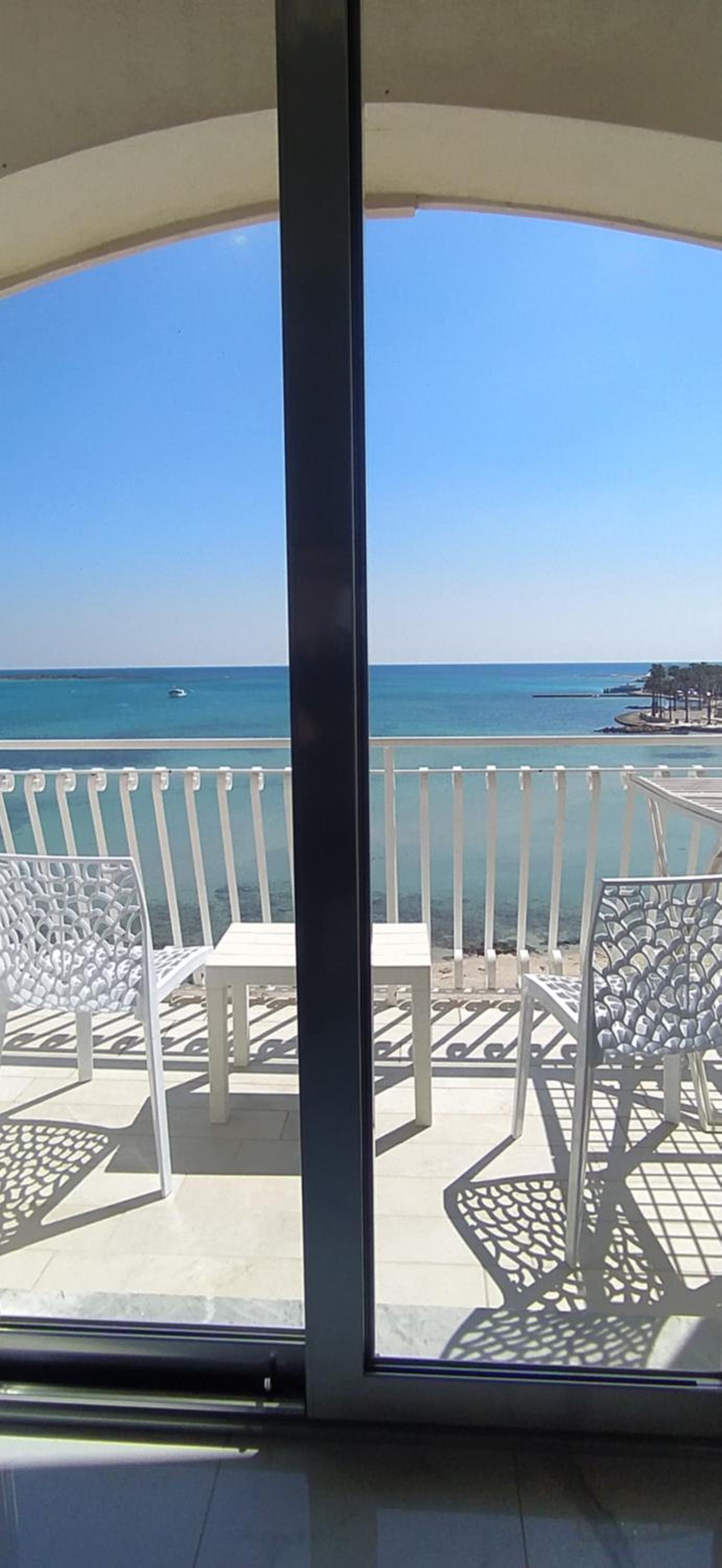 Deluxe Suite with Sea View photo 2