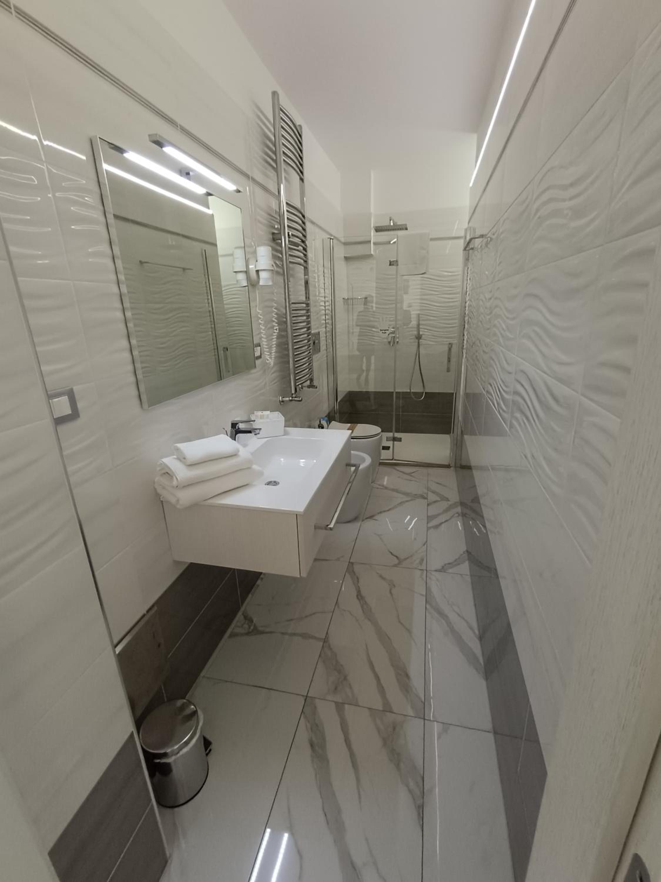 Deluxe Suite with Sea View photo 3