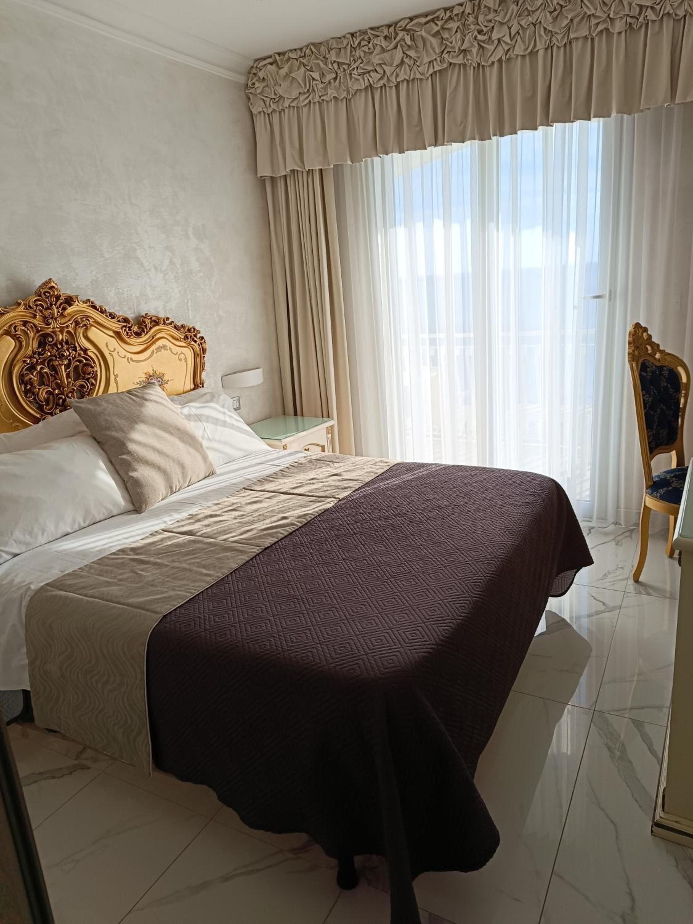 Deluxe Suite with Sea View