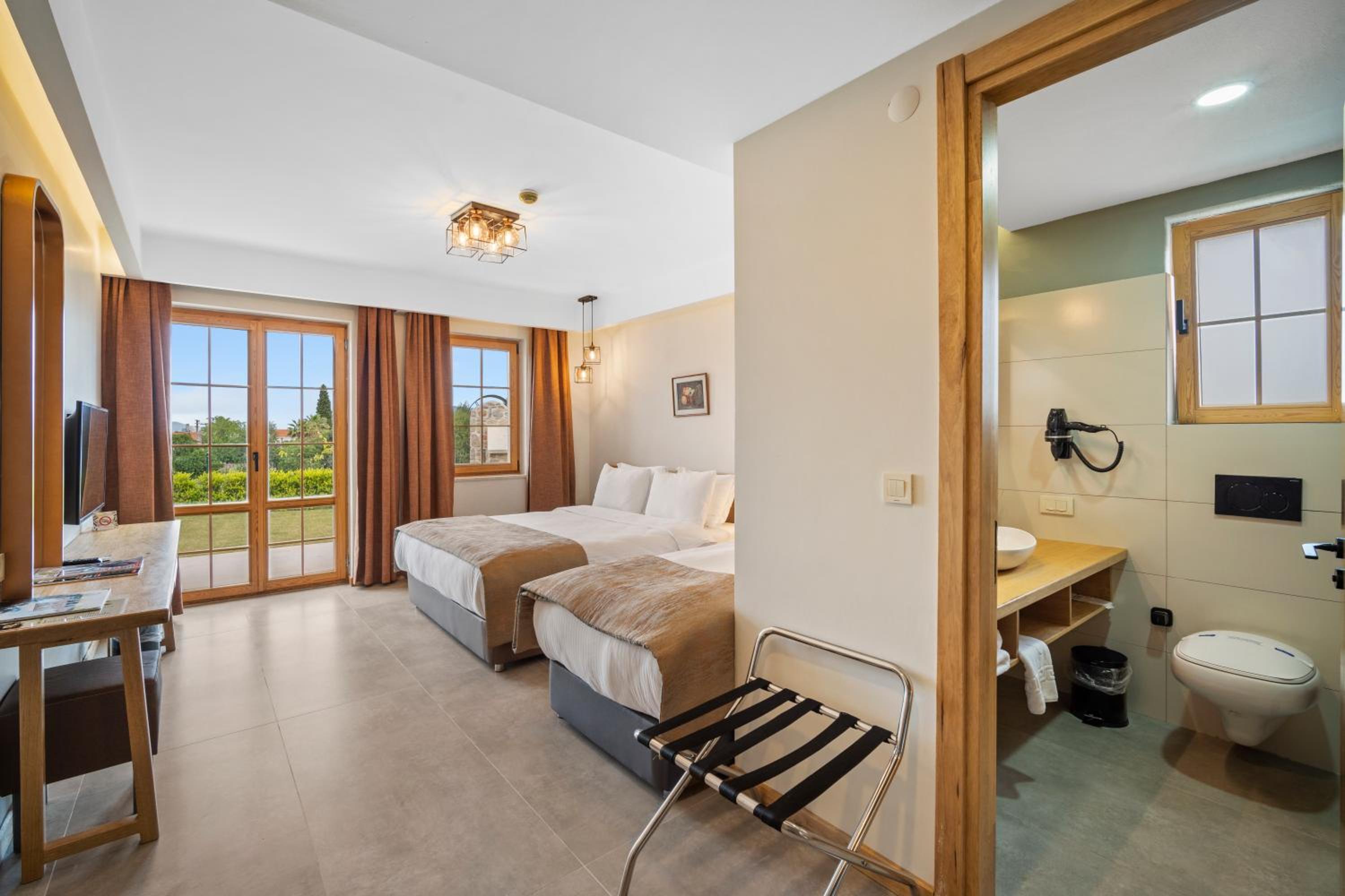 Standard Triple Room - Photo 8