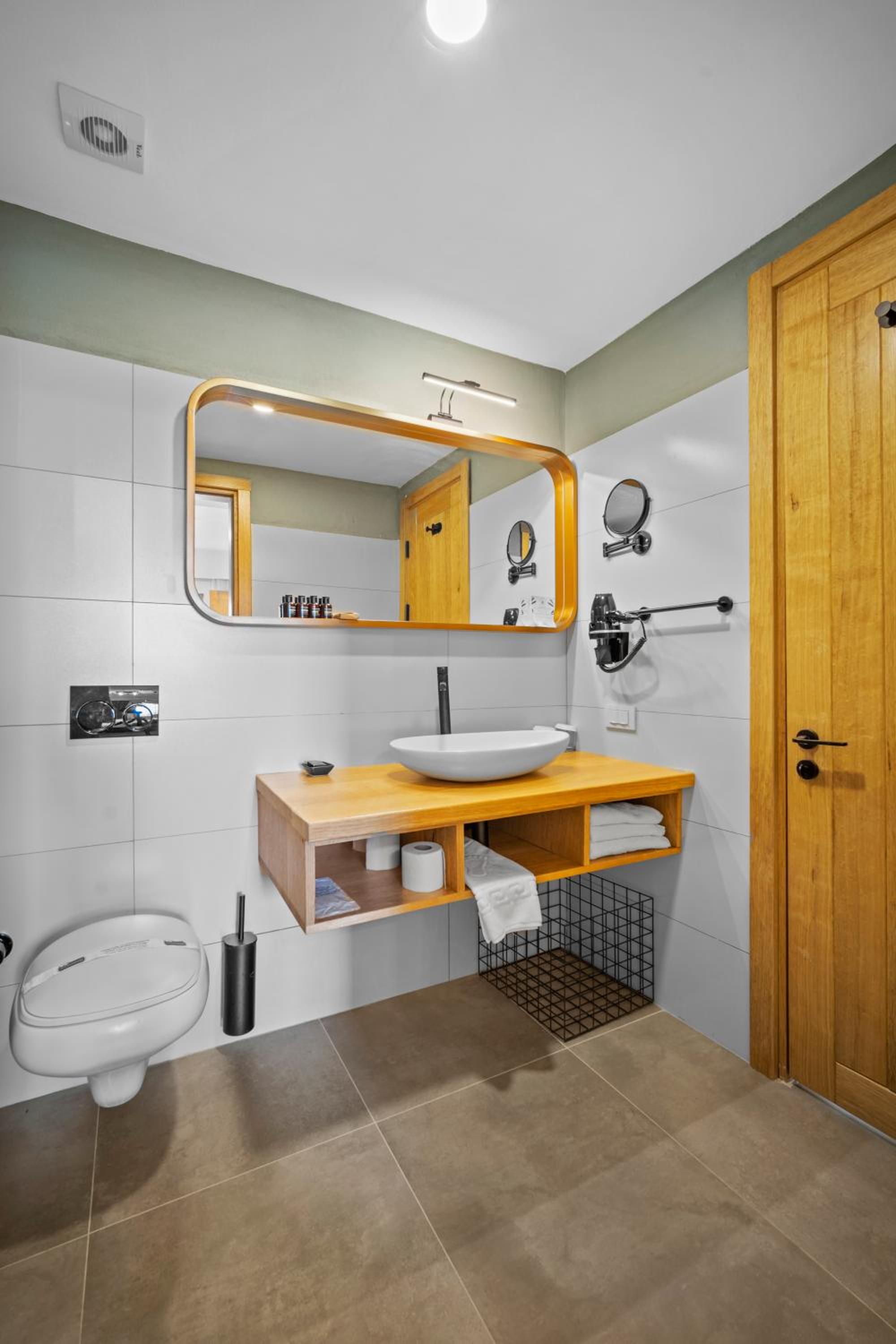 Standard Double Room - Photo 9
