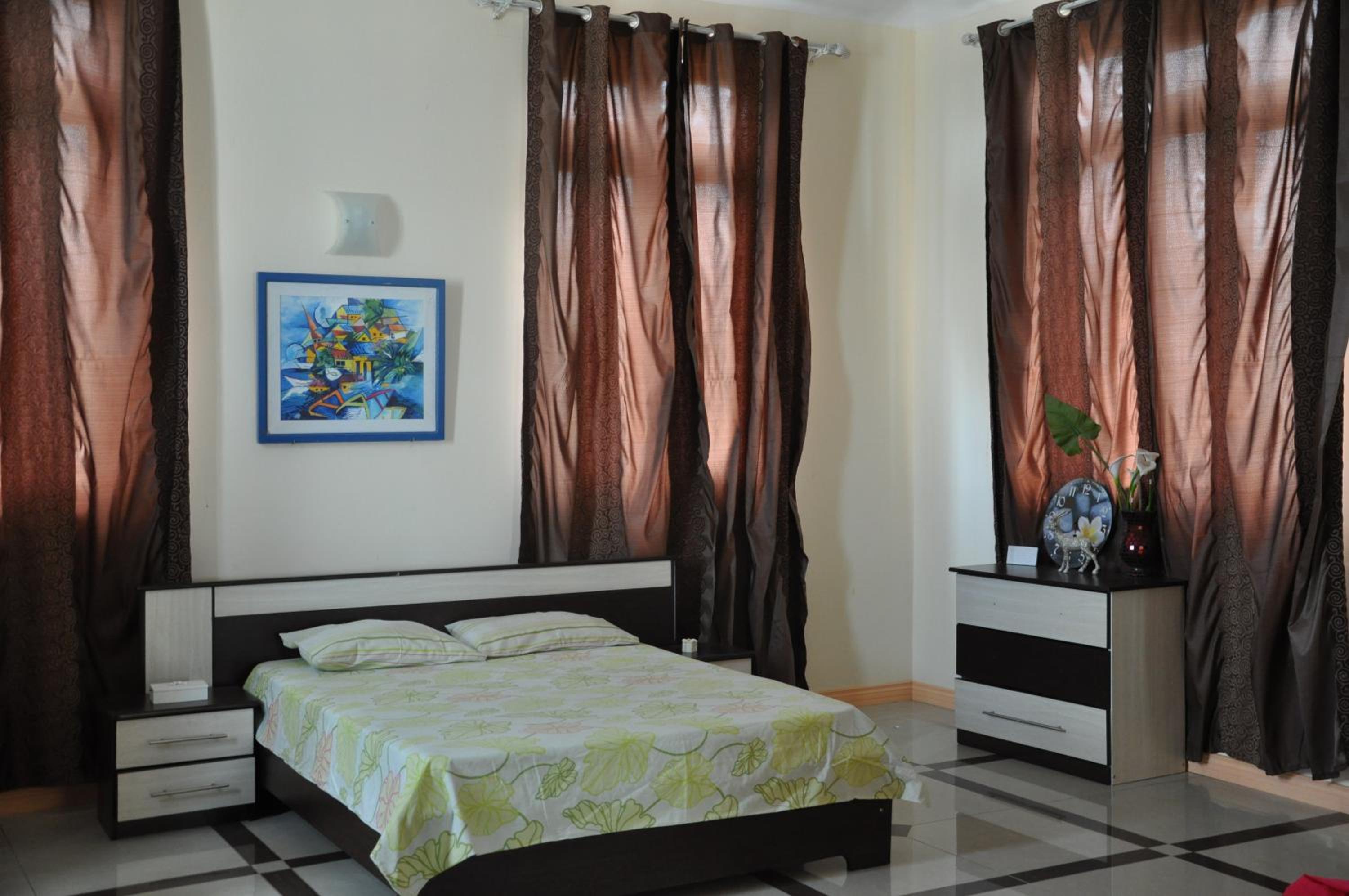 Family Room with Garden View