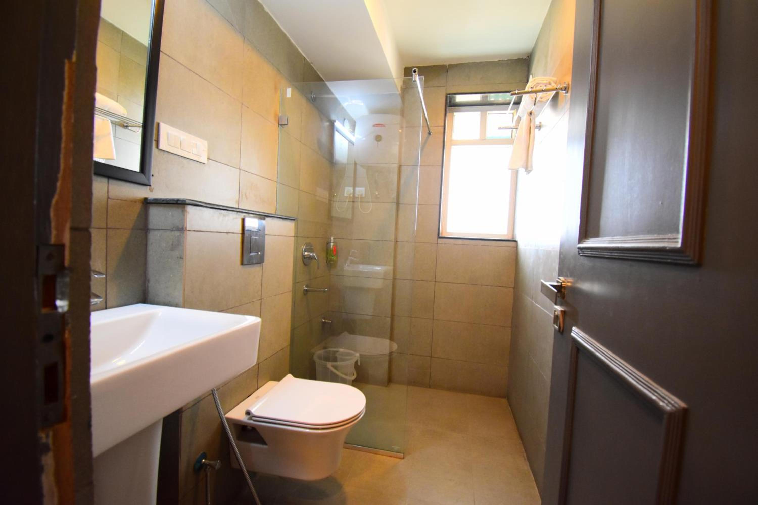 Executive Suite - Photo 2