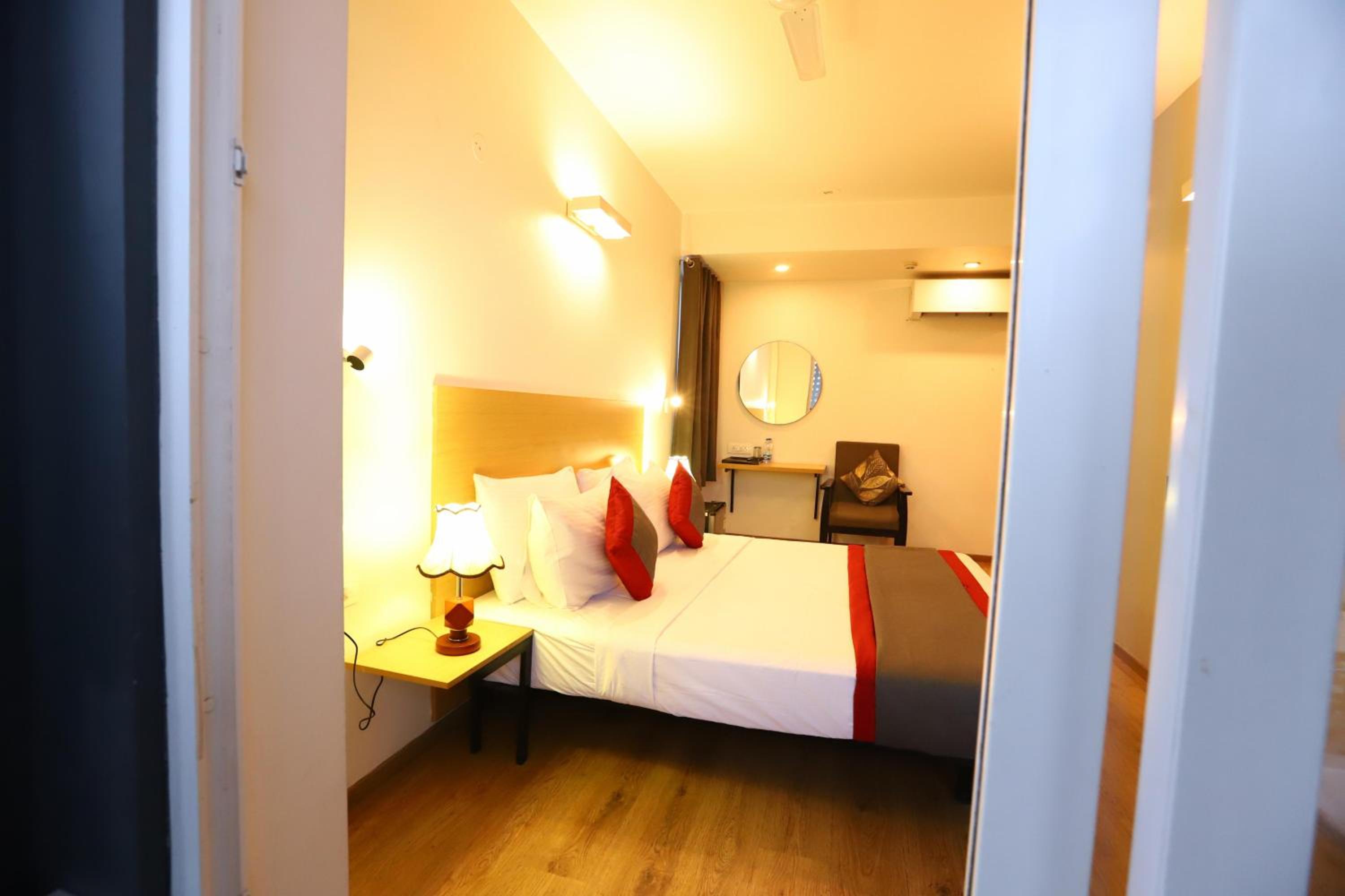 Executive Suite - Photo 1
