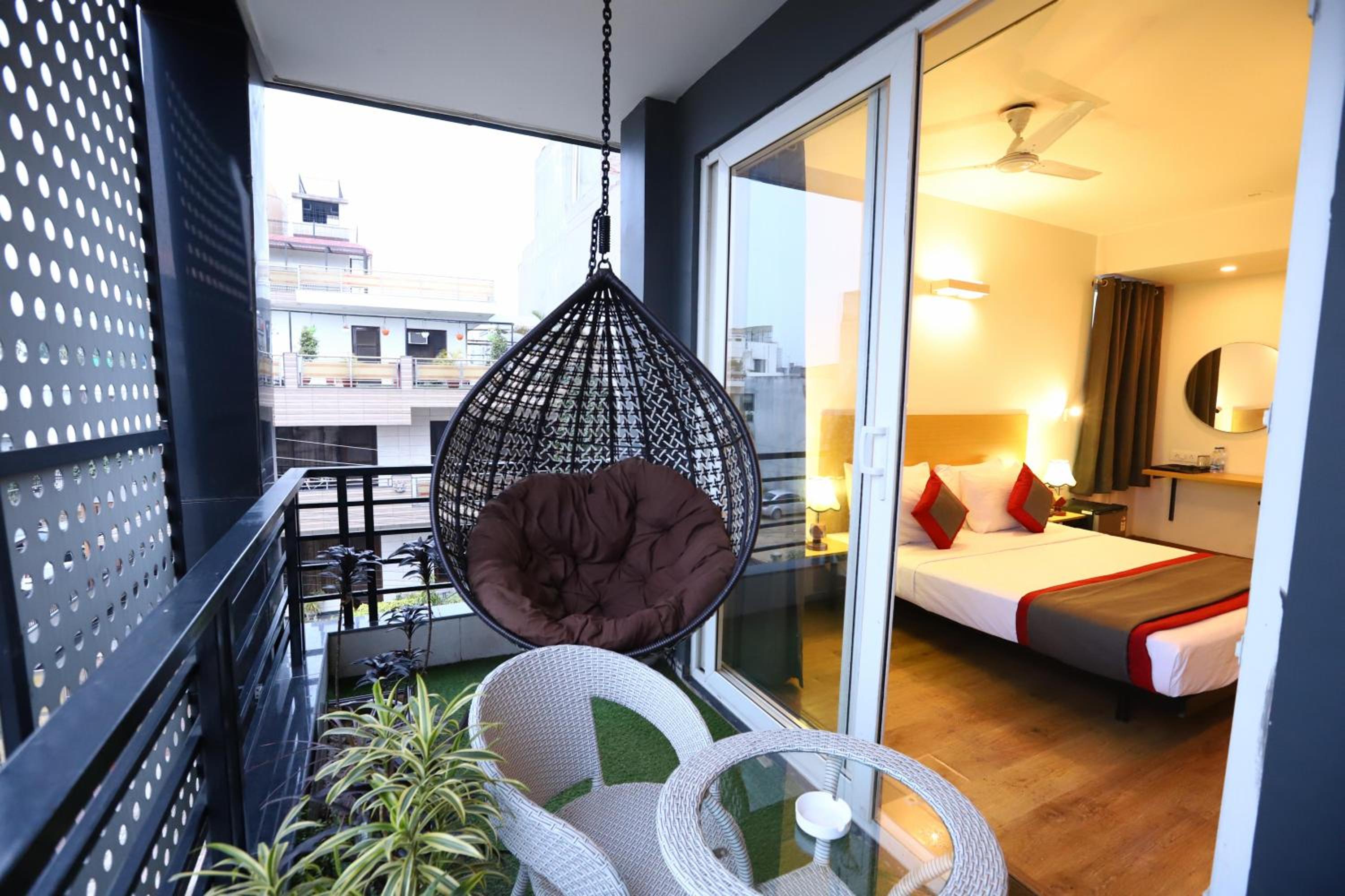 Executive Suite - Photo 3
