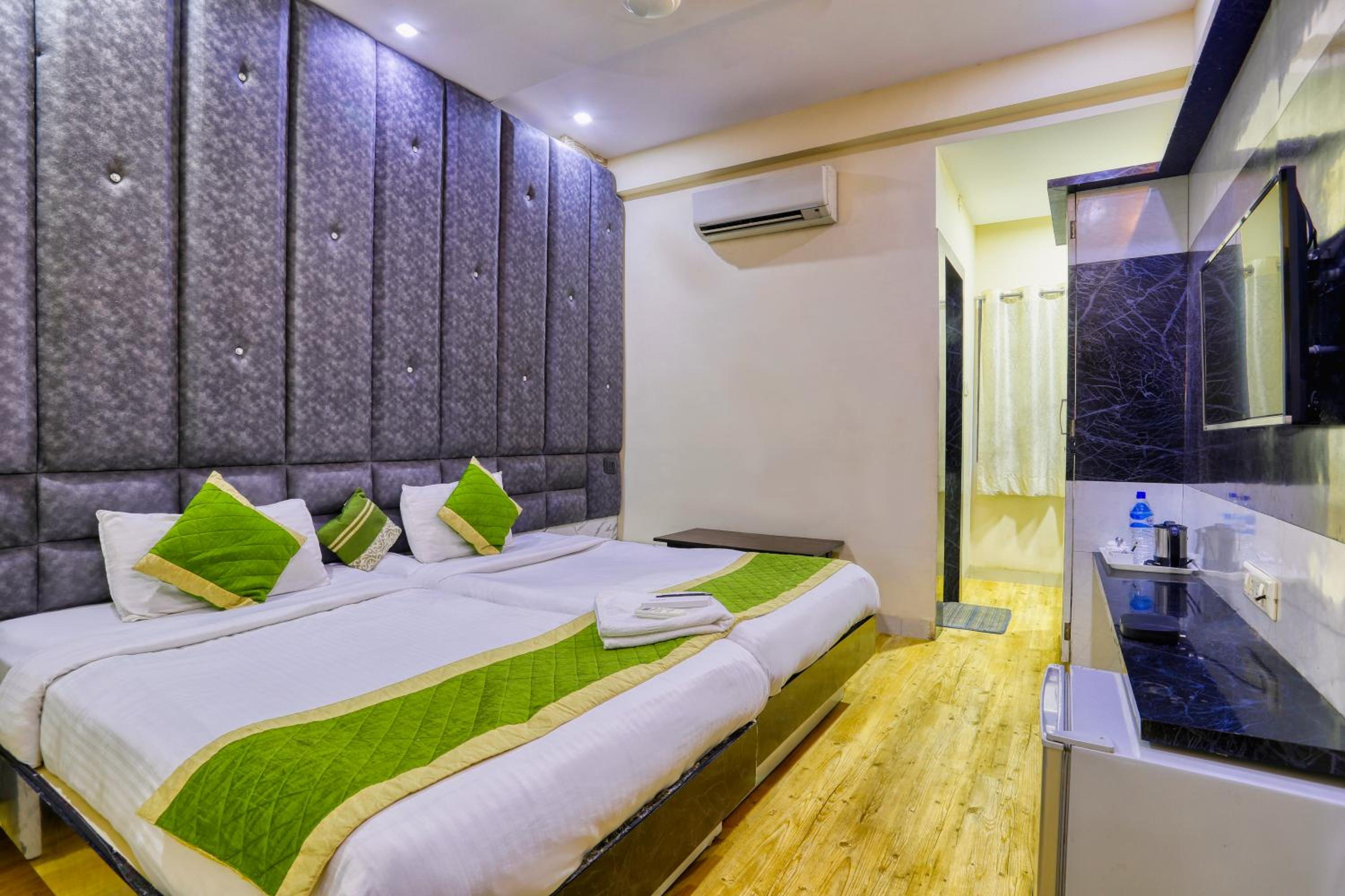 Deluxe Double or Twin Room - Photo 14