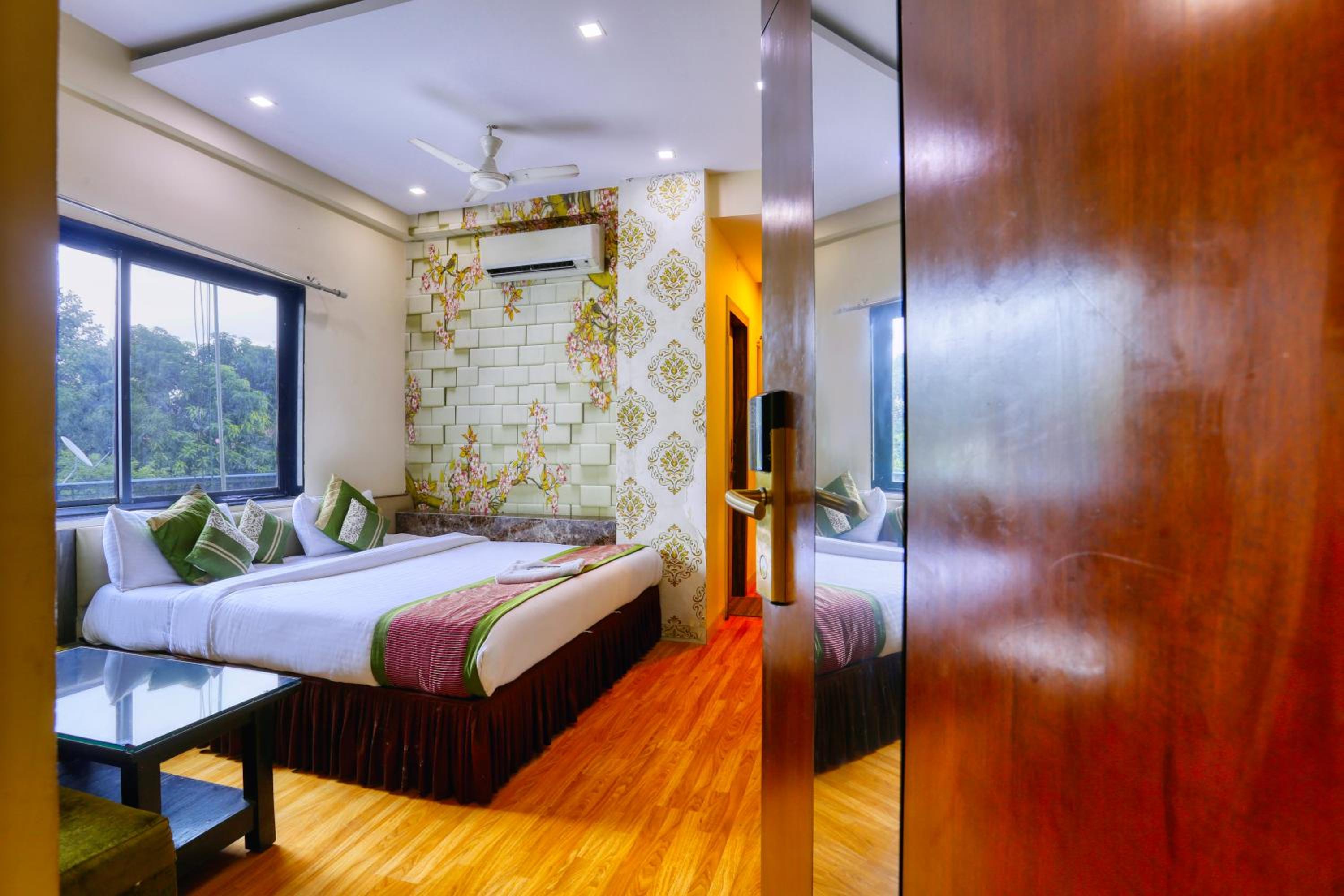 Deluxe Double or Twin Room - Photo 19