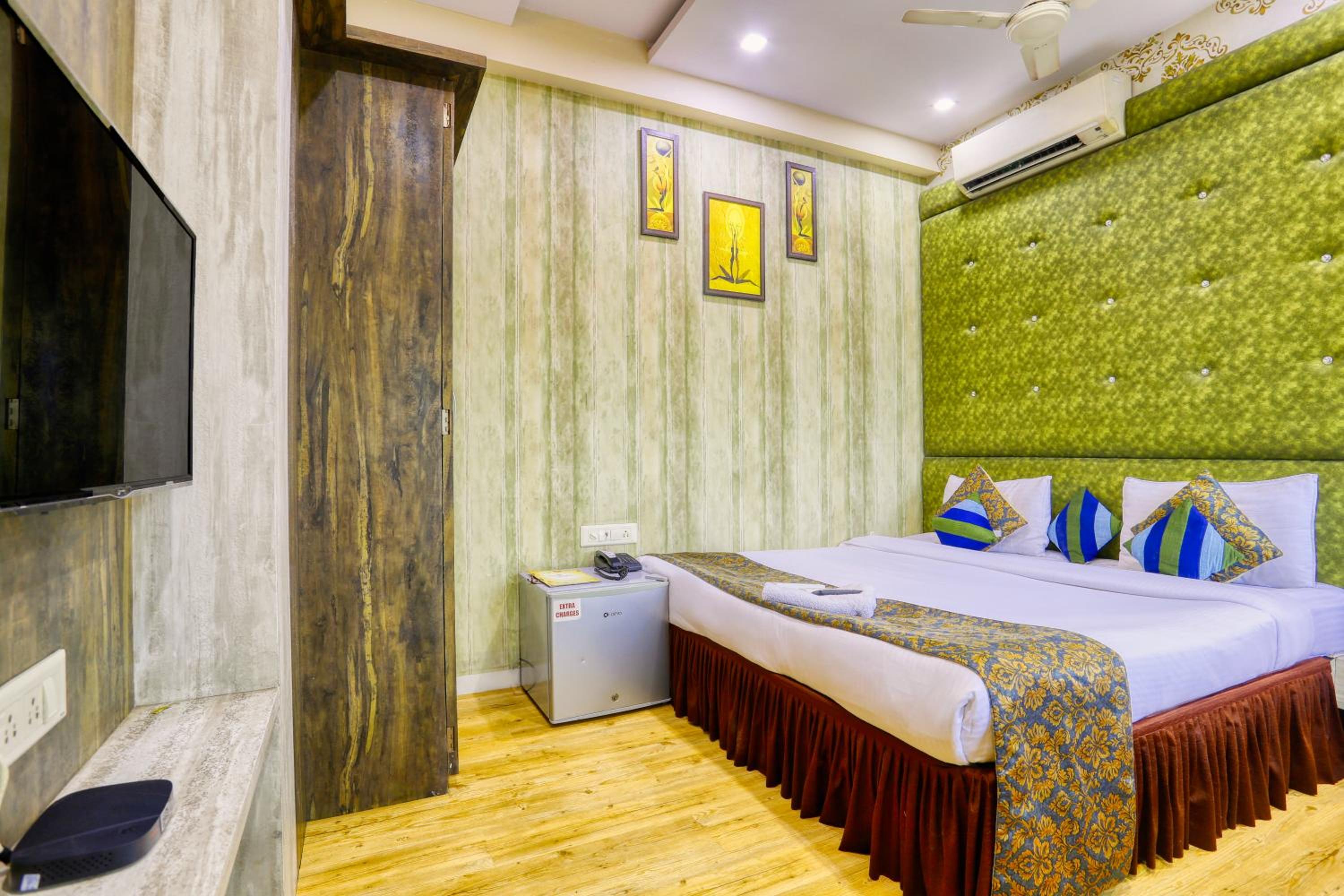 Deluxe Double or Twin Room - Photo 16
