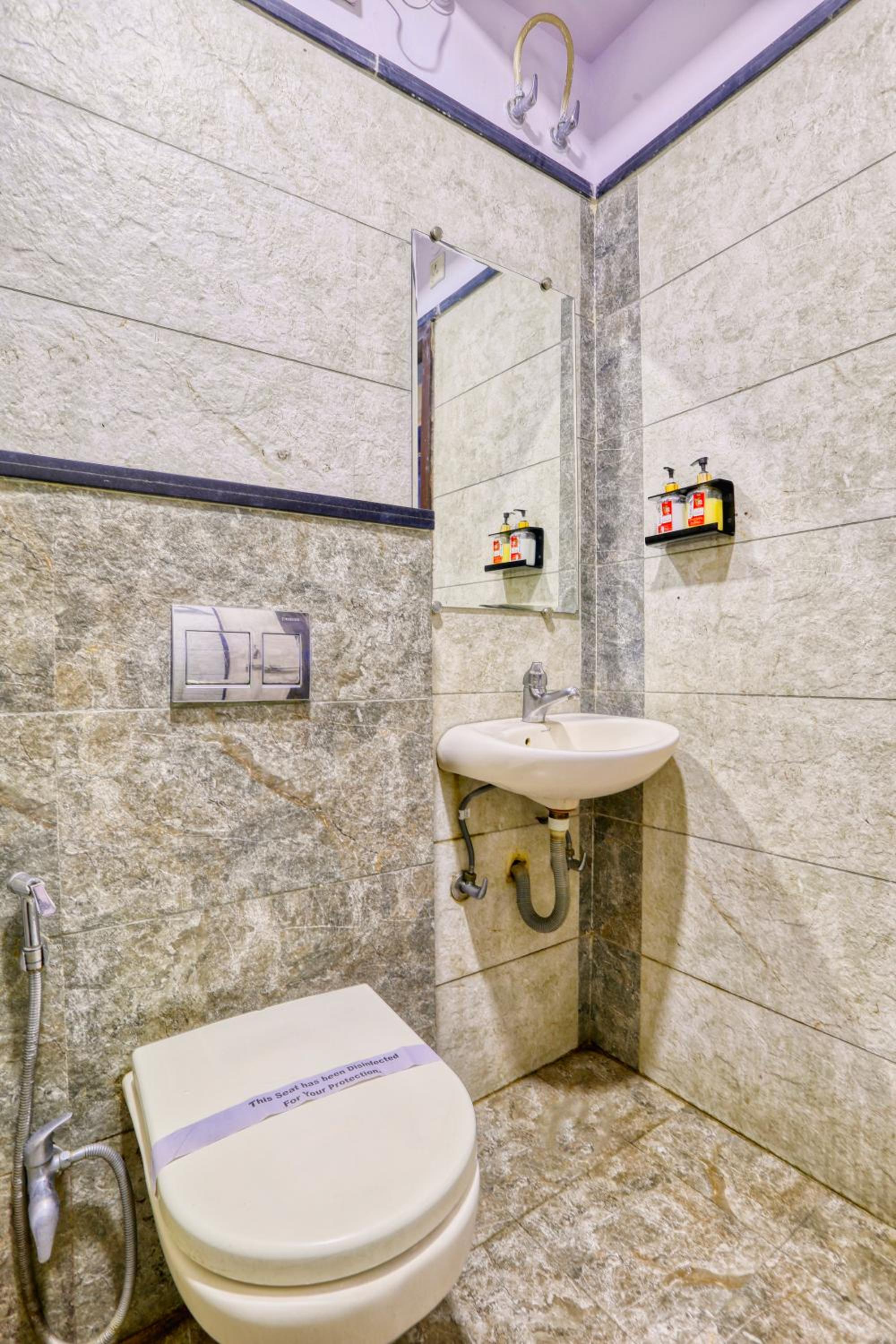Deluxe Double or Twin Room - Photo 7
