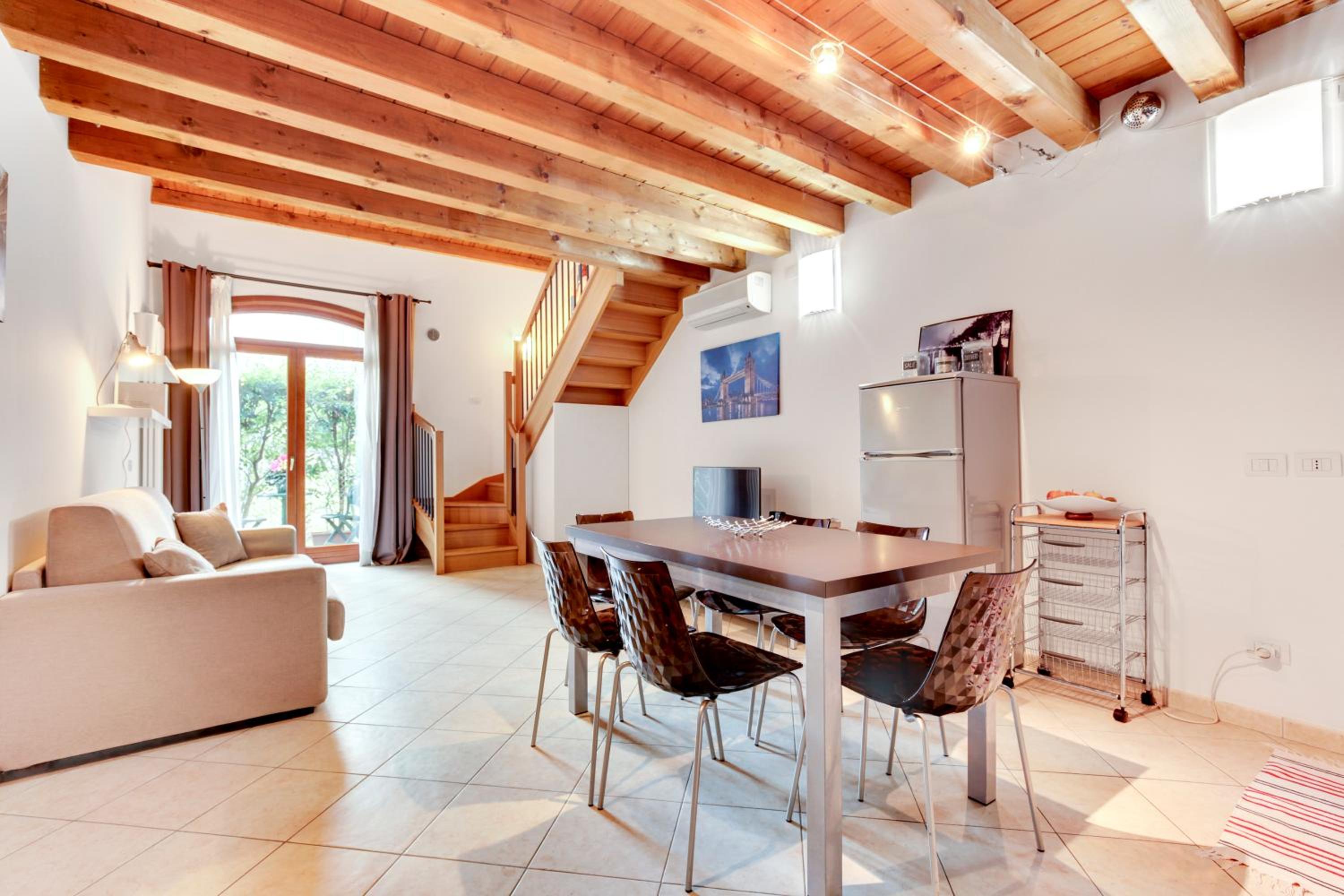Apartment - Split Level photo 3