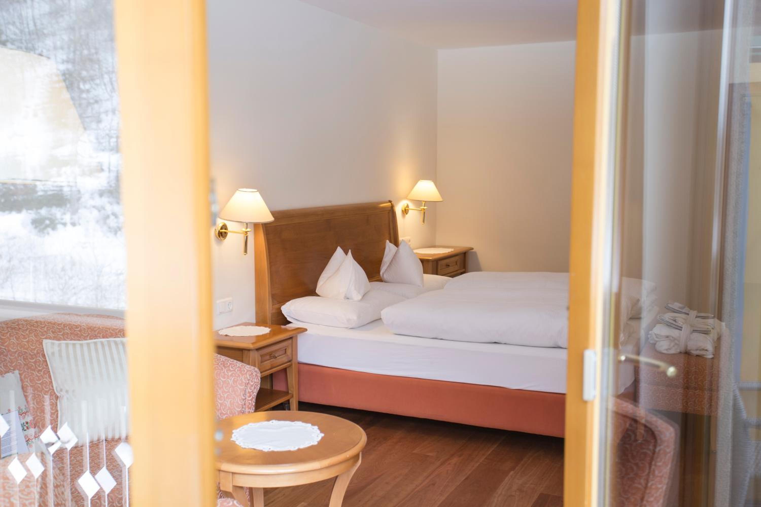 Superior Double Room with Lake View - Photo 8