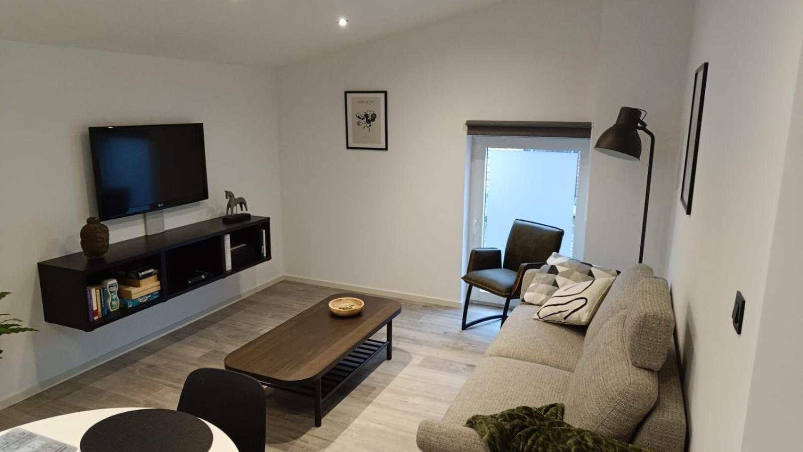 One-Bedroom House photo 1