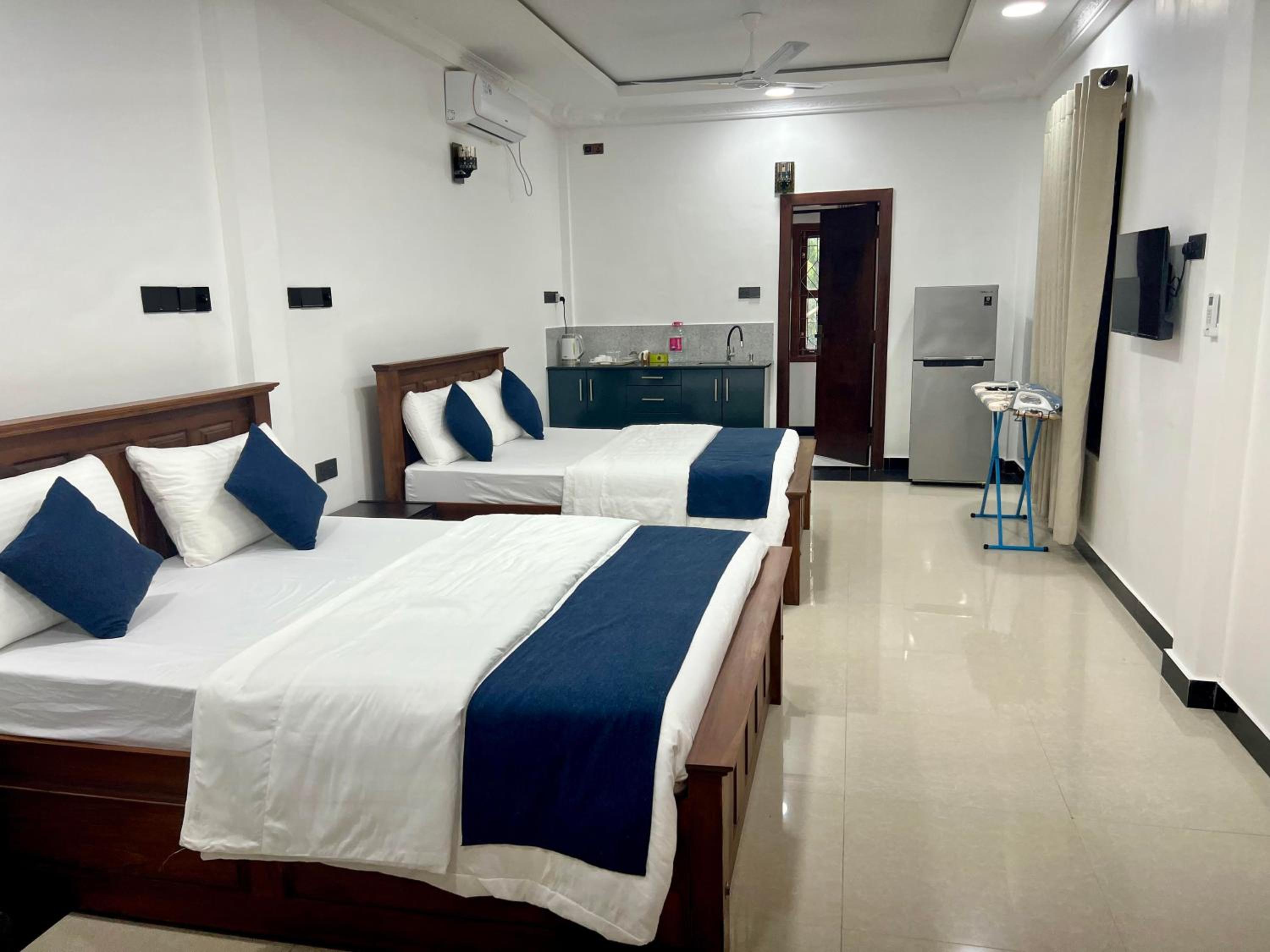 Deluxe Family Suite photo 1