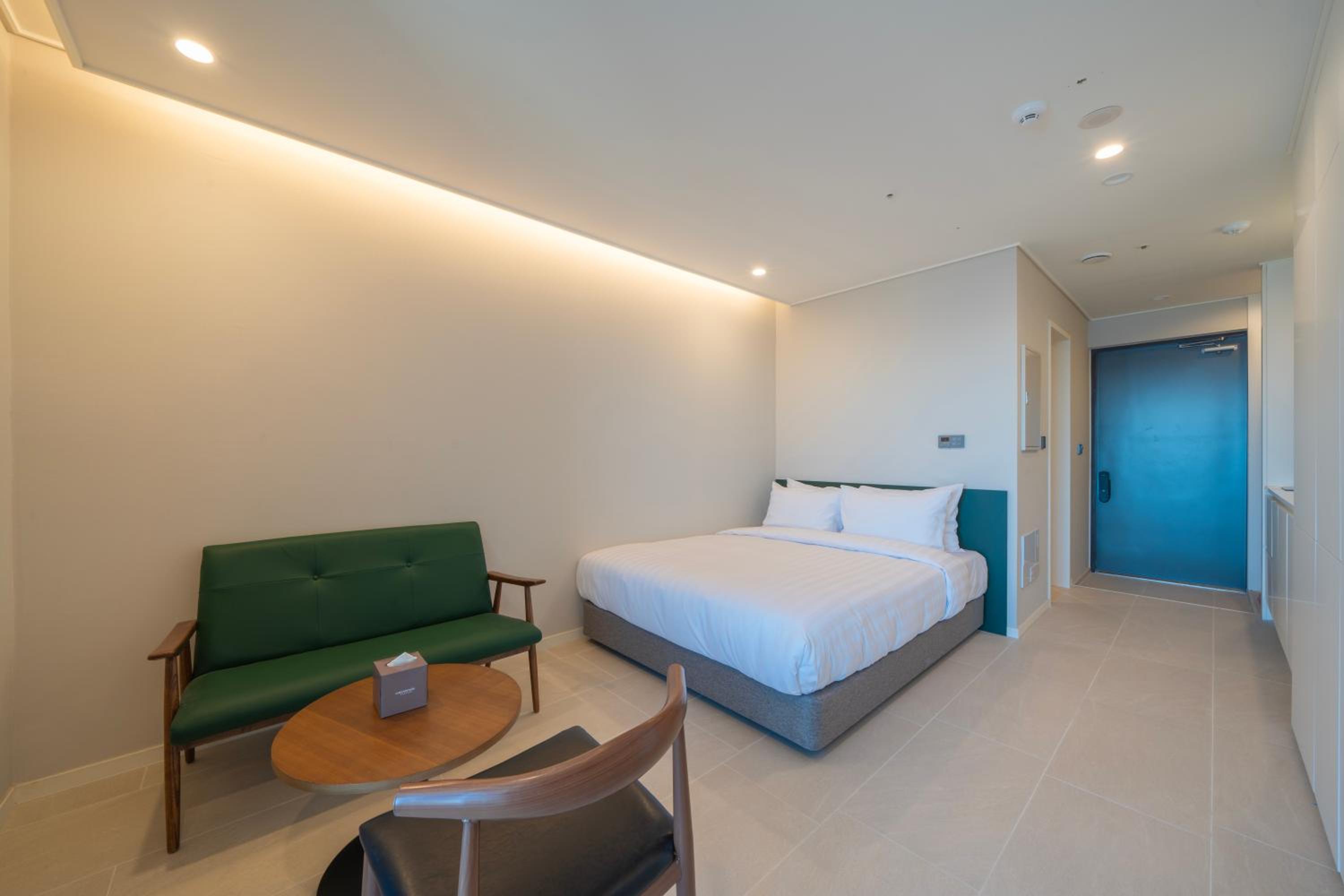 Standard Double Room - No View/Lower Floor - Photo 5