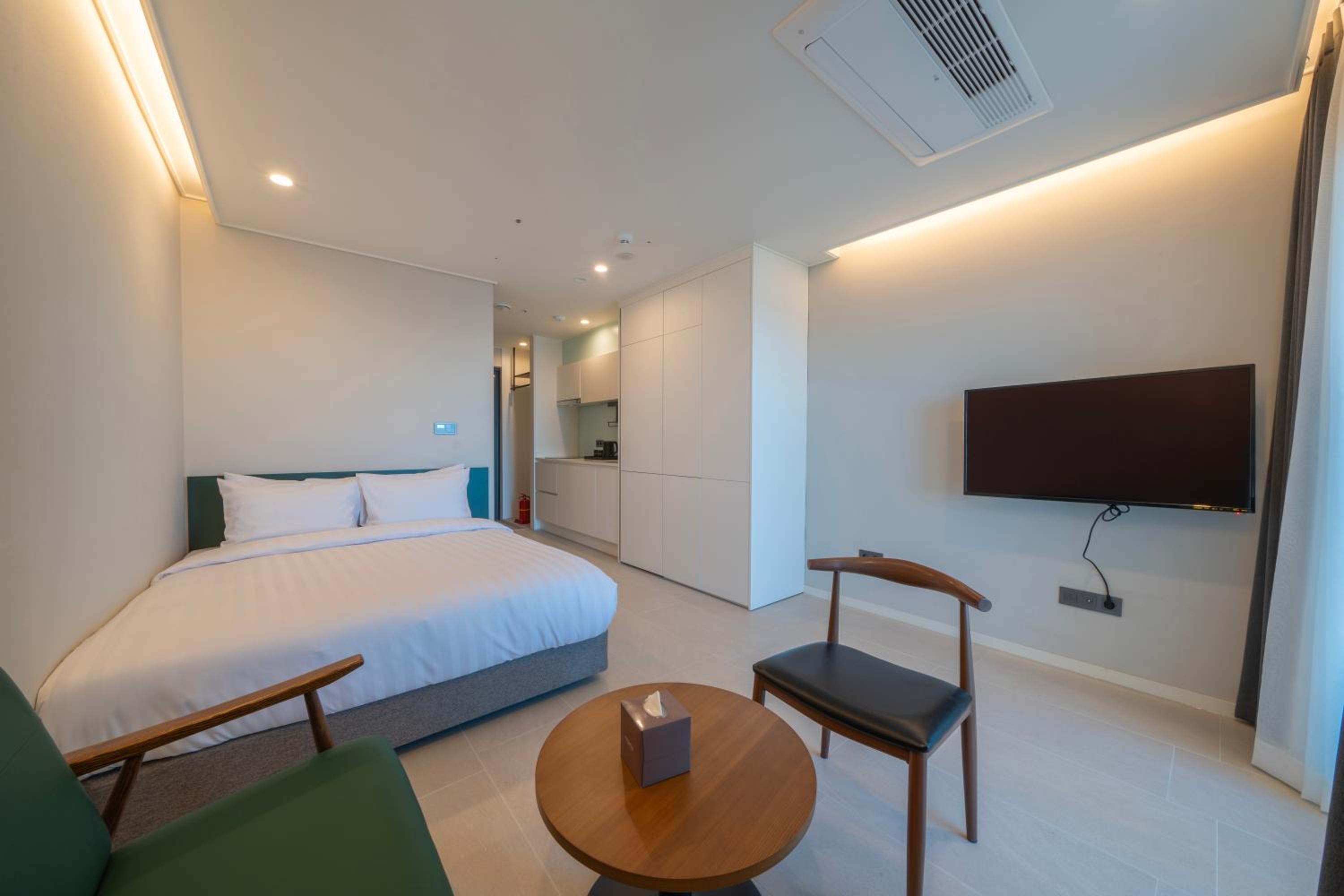 Standard Double Room - No View/Lower Floor - Photo 1