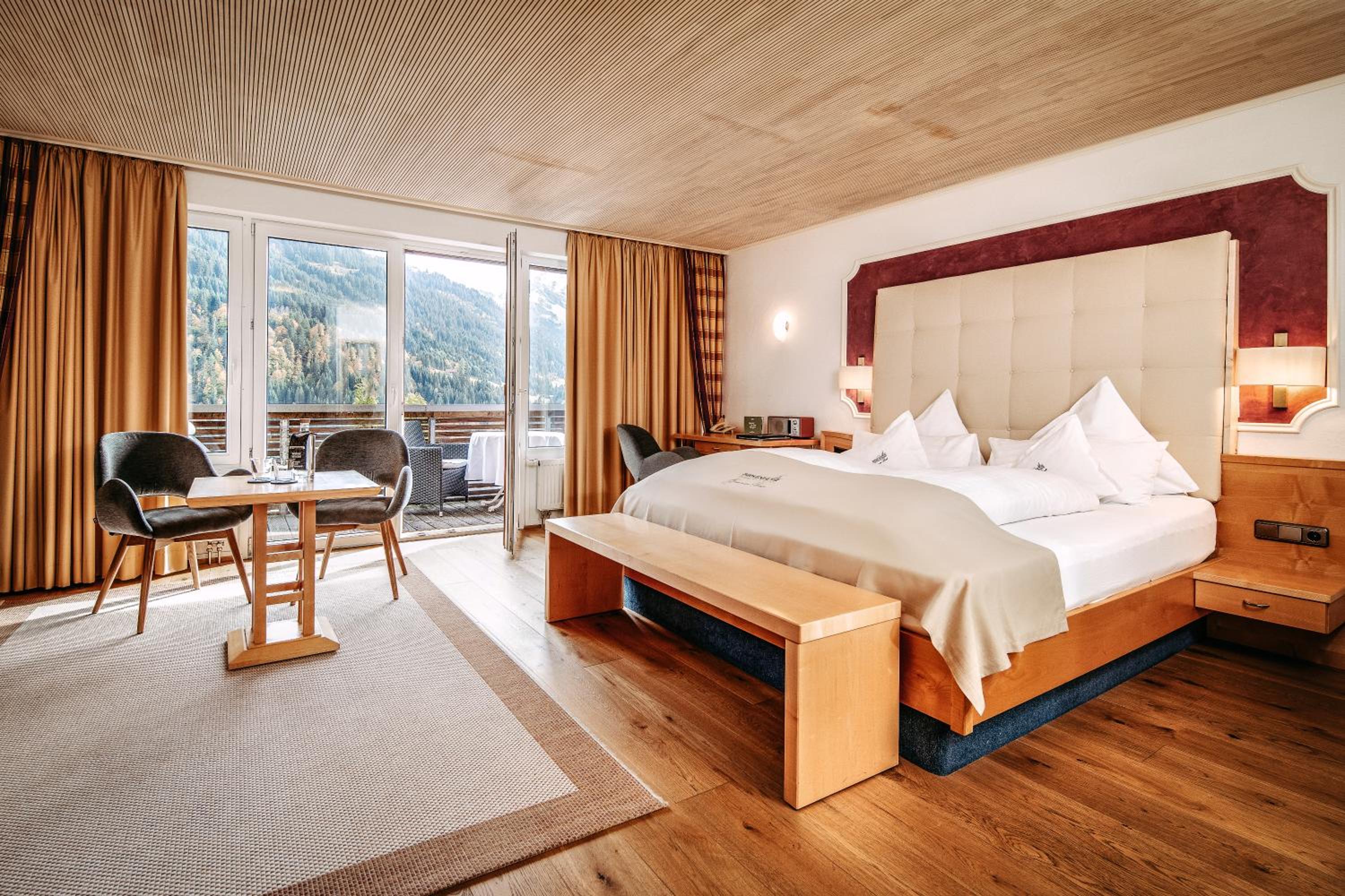 Deluxe Double Room with Balcony photo 1