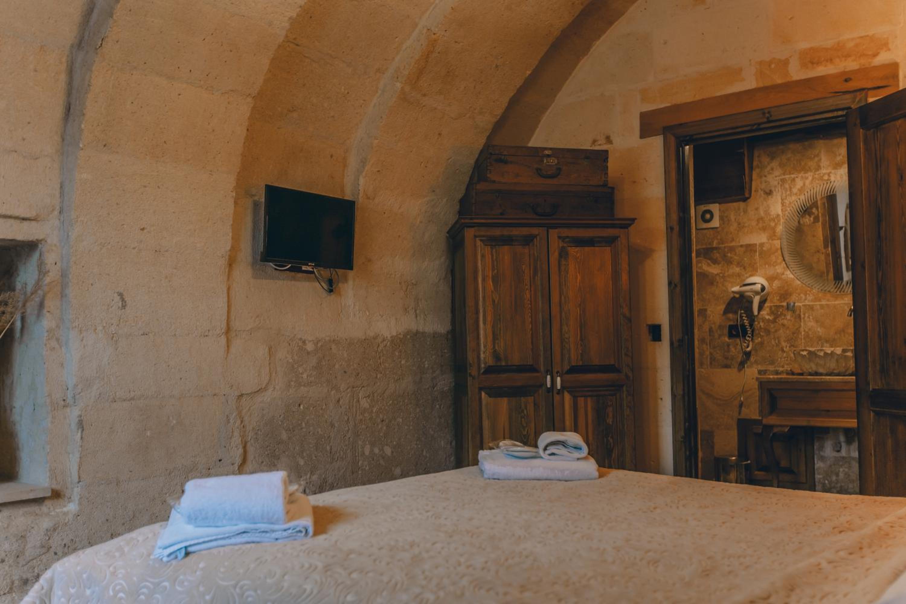 Economy Double Room - Photo 7