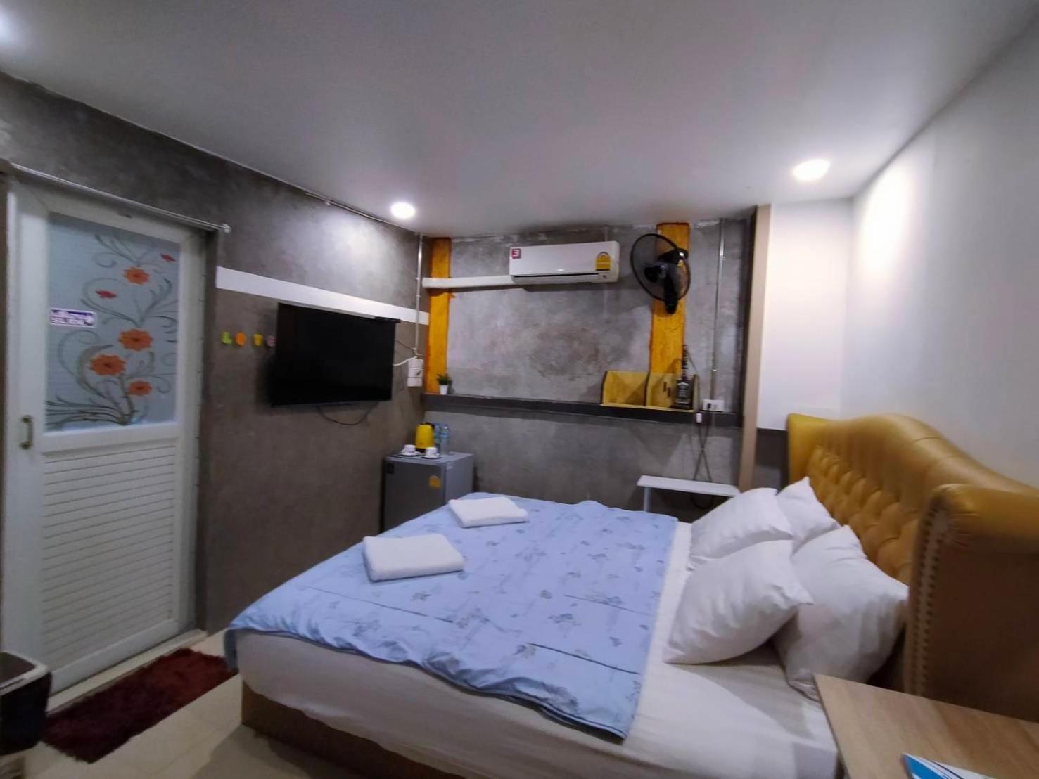 King Room with Pool View photo 1