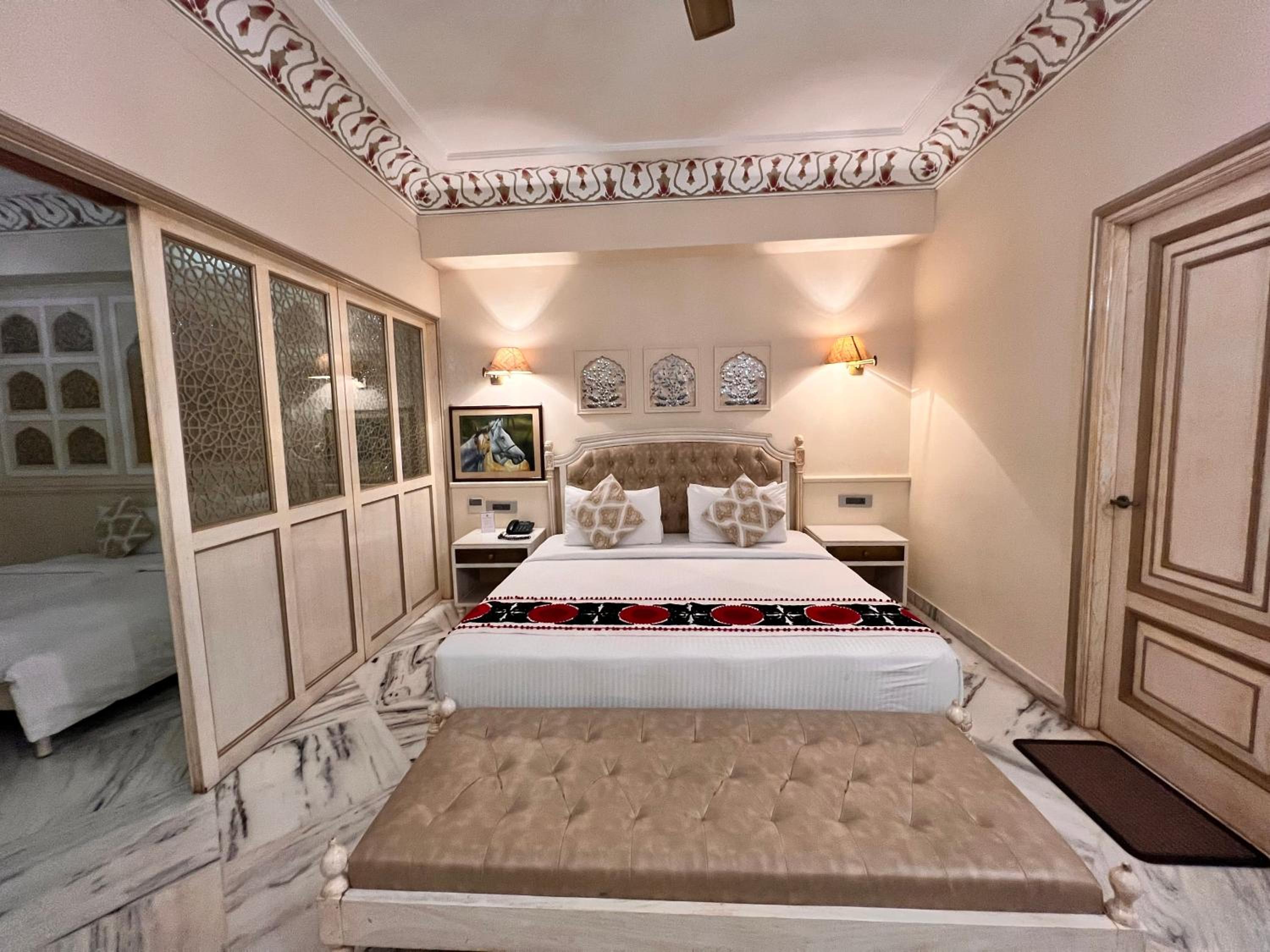 Family Suite:  Enjoy Happy Hours with 2+1 offer, 20% off on F&B services,20% Off on Laundry service ,Free Pick up on Arrival only from Train or Bus station (8am-8pm) - Photo 3