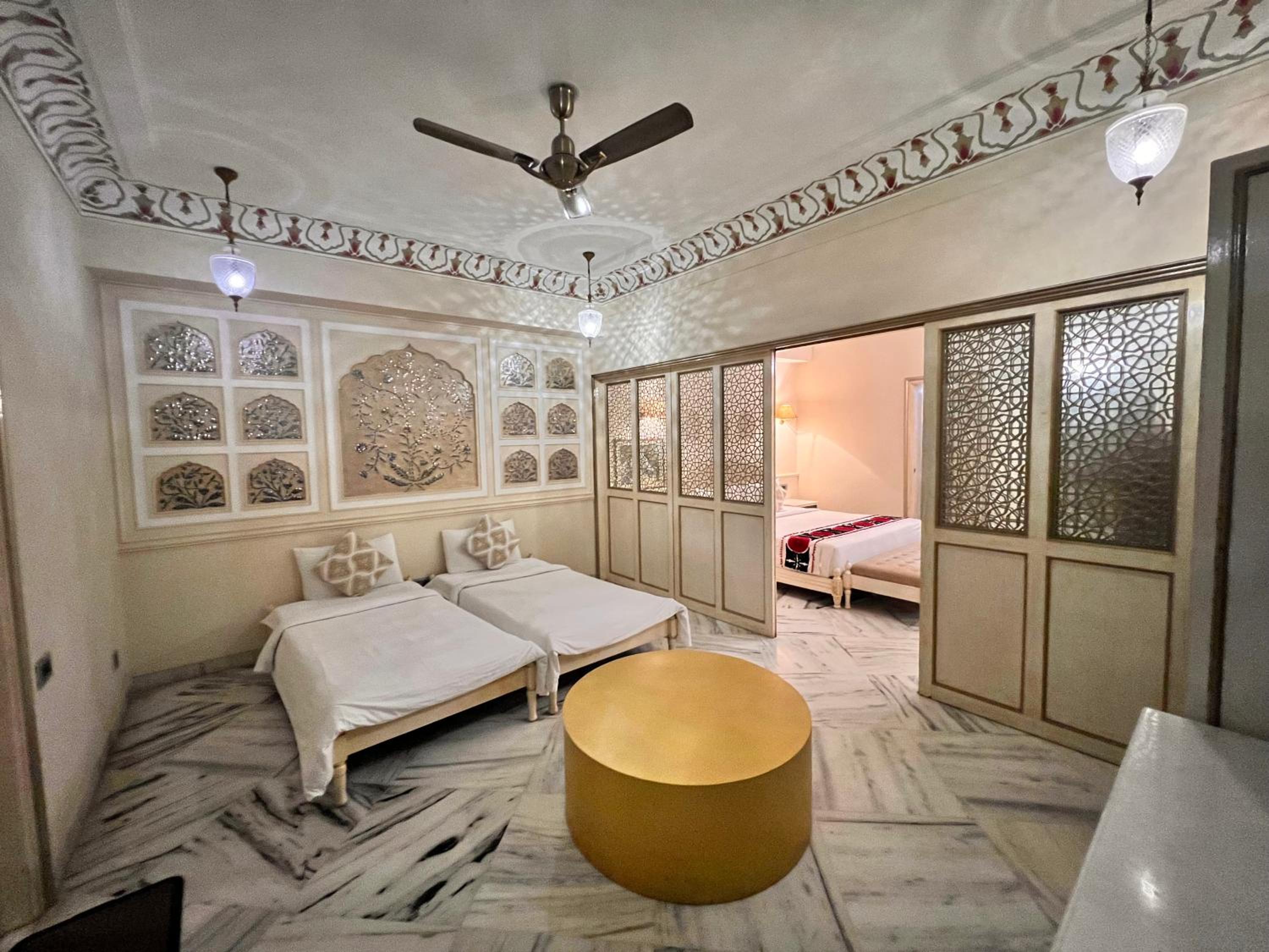 Family Suite:  Enjoy Happy Hours with 2+1 offer, 20% off on F&B services,20% Off on Laundry service ,Free Pick up on Arrival only from Train or Bus station (8am-8pm) - Photo 14