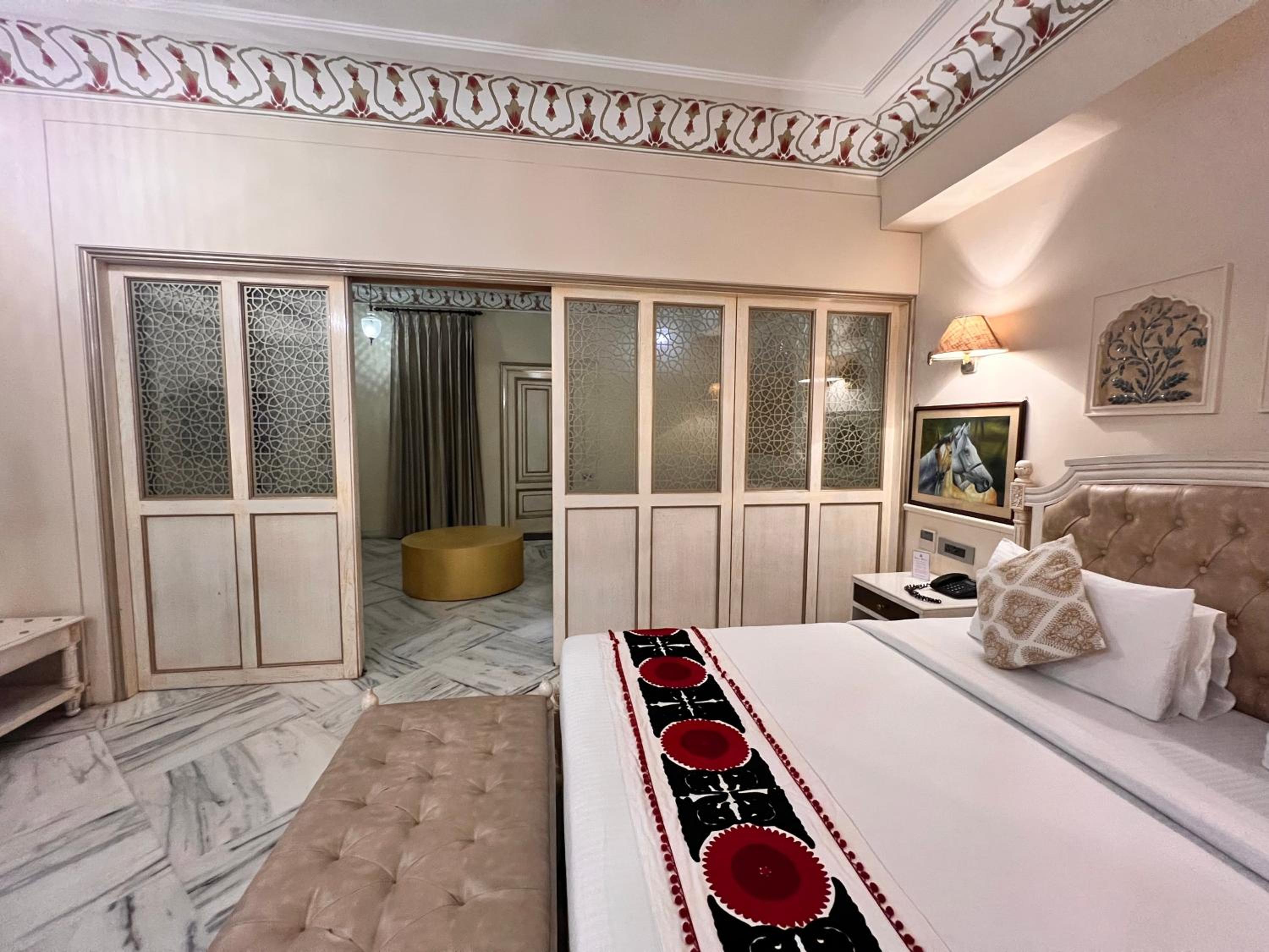 Family Suite:  Enjoy Happy Hours with 2+1 offer, 20% off on F&B services,20% Off on Laundry service ,Free Pick up on Arrival only from Train or Bus station (8am-8pm) - Photo 5