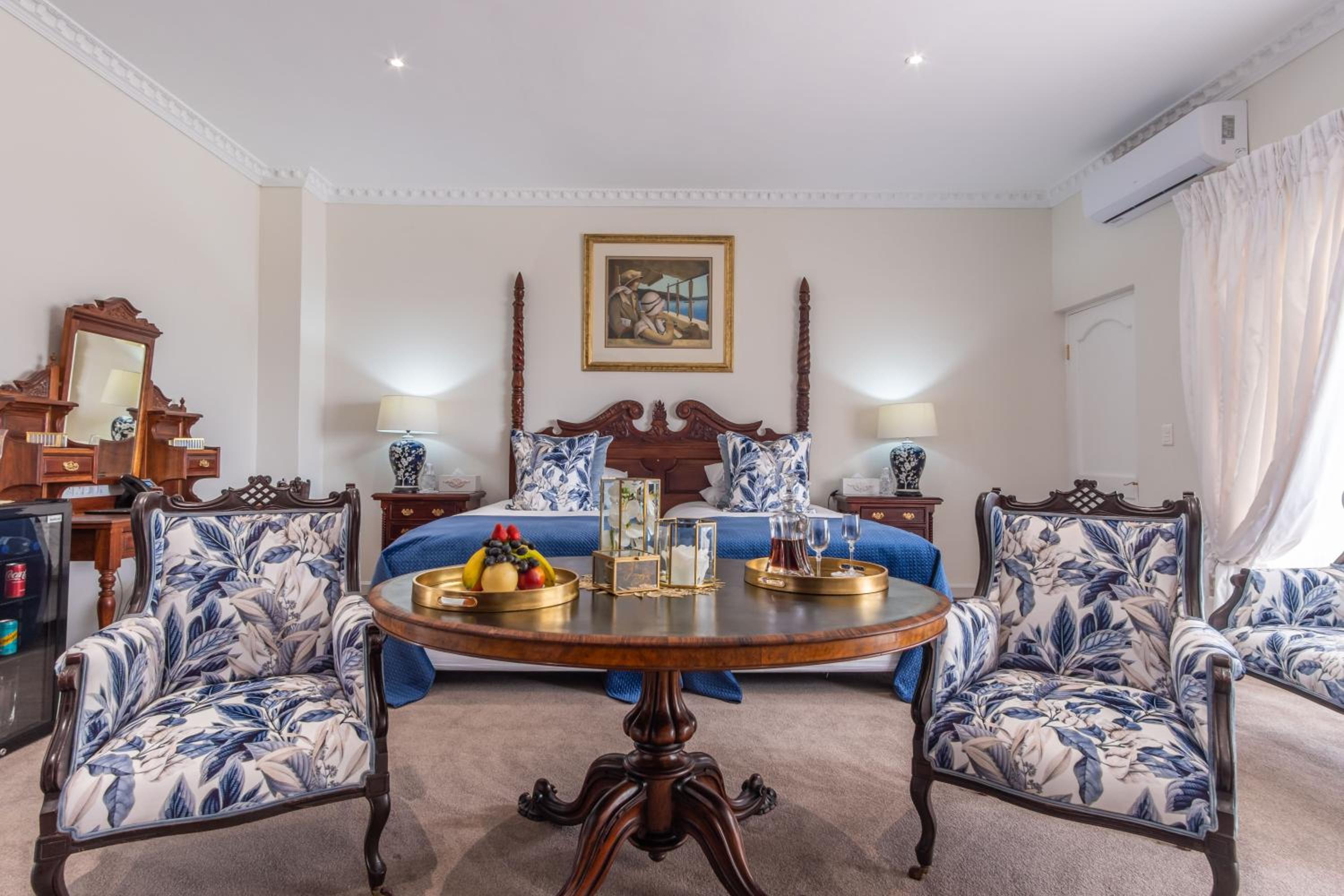 Deluxe Suite with Sea View - Photo 2
