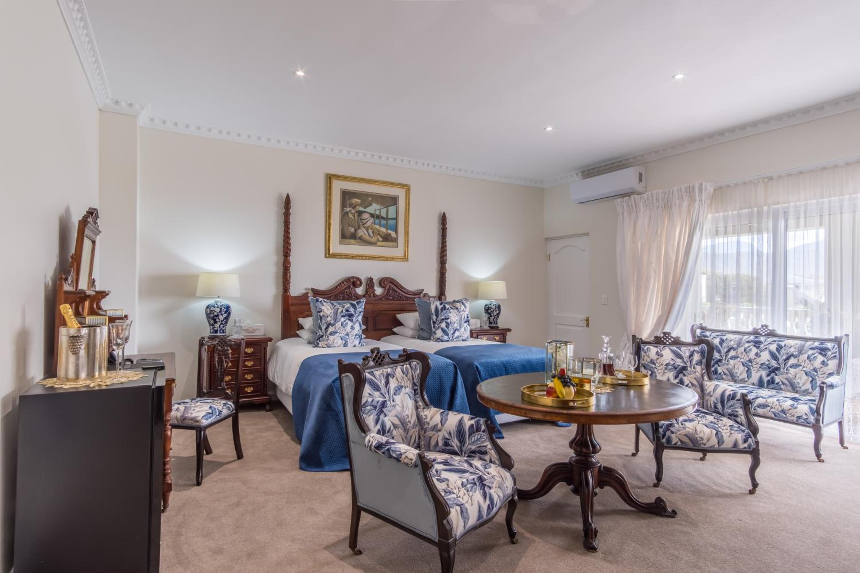 Deluxe Suite with Sea View - Photo 1