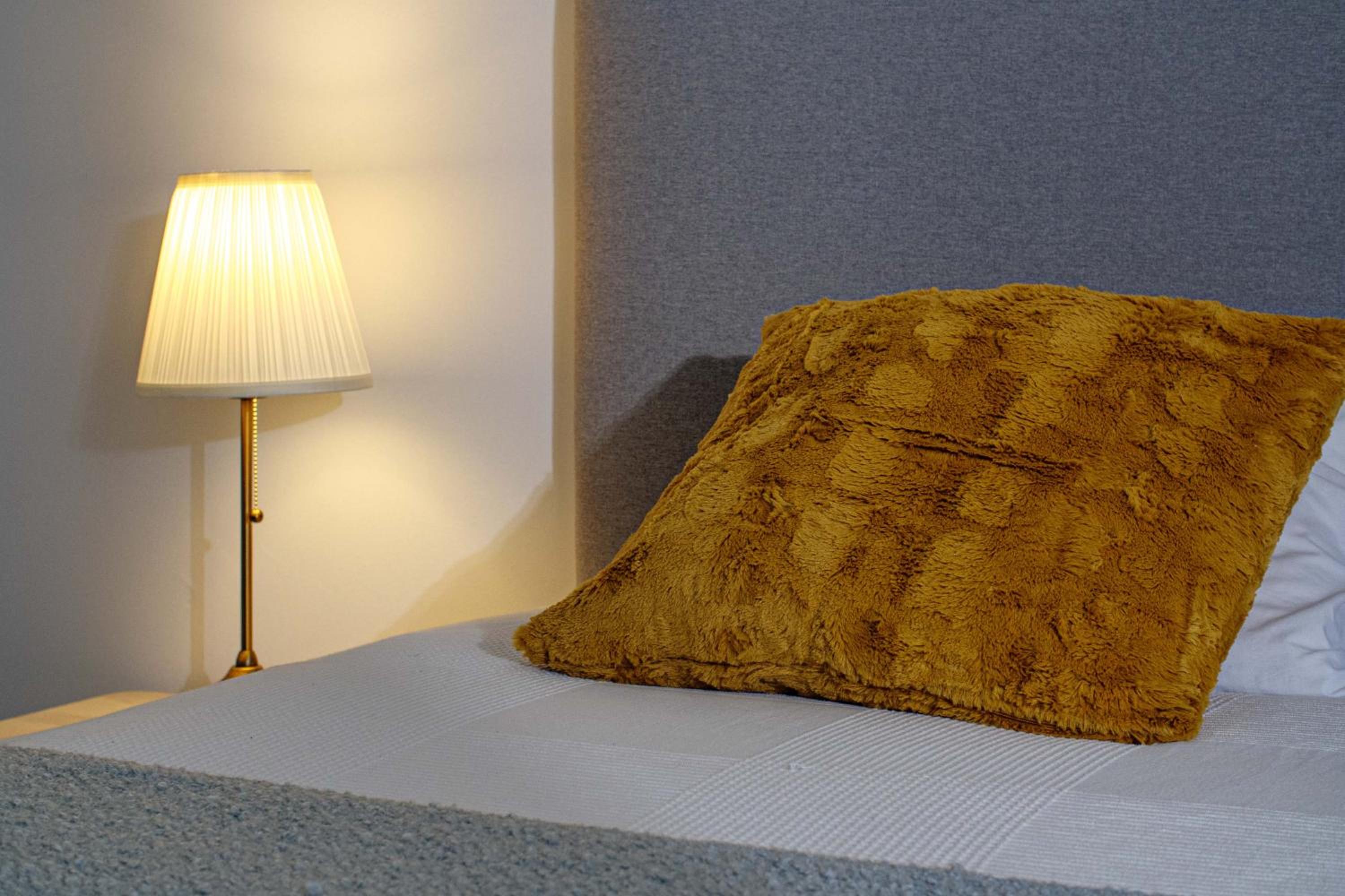Large Double Room - Photo 6