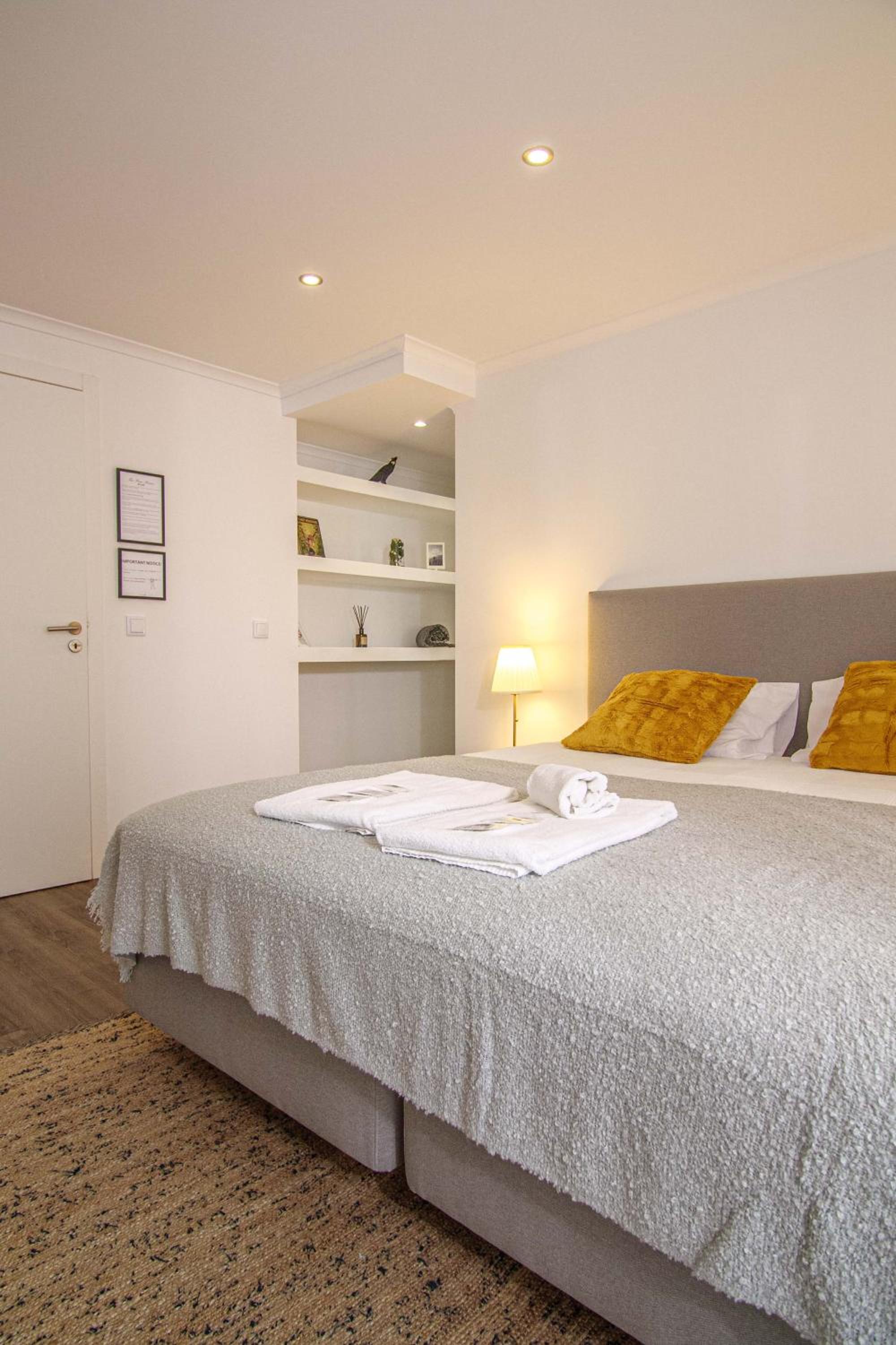 Large Double Room - Photo 4