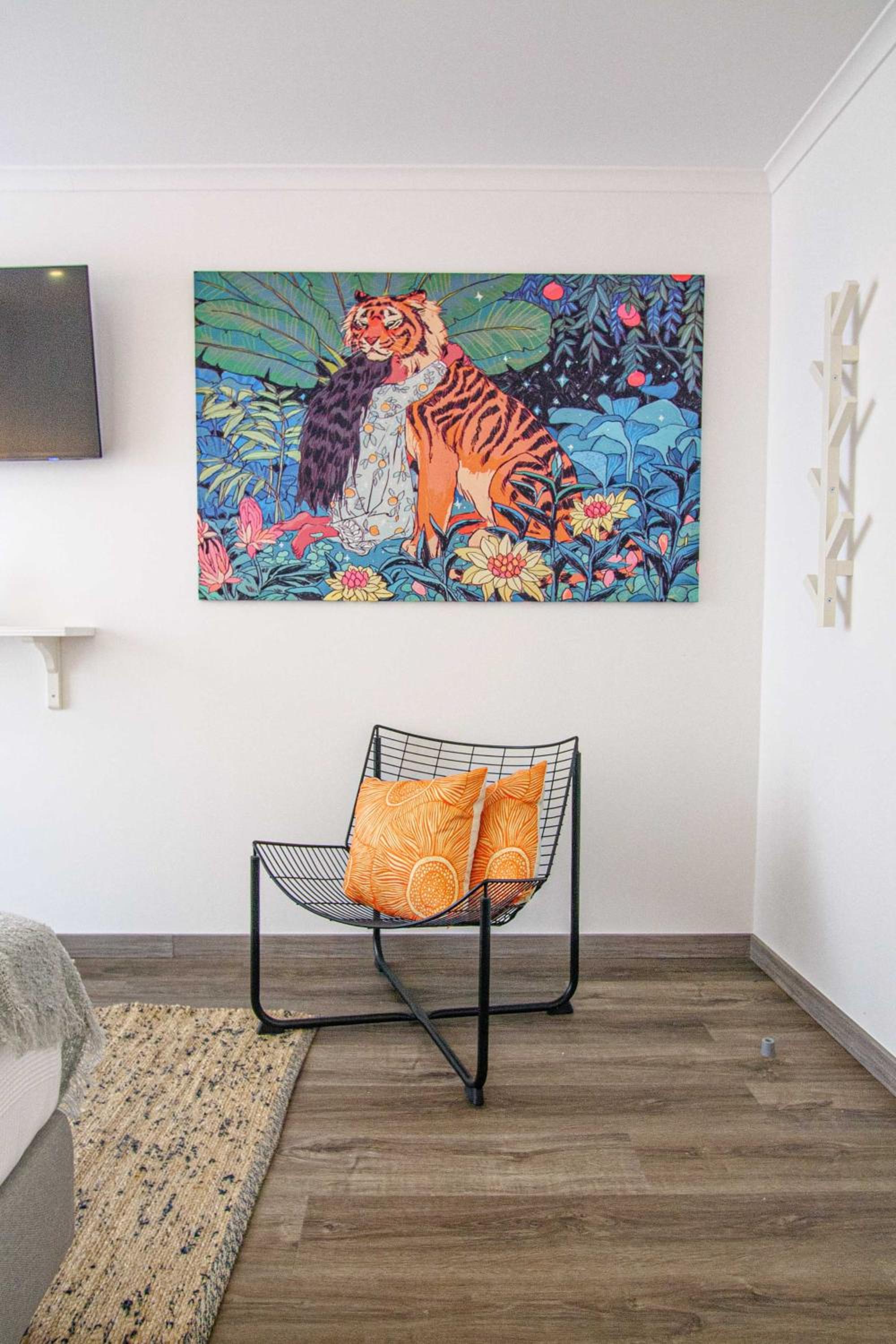 Large Double Room - Photo 3