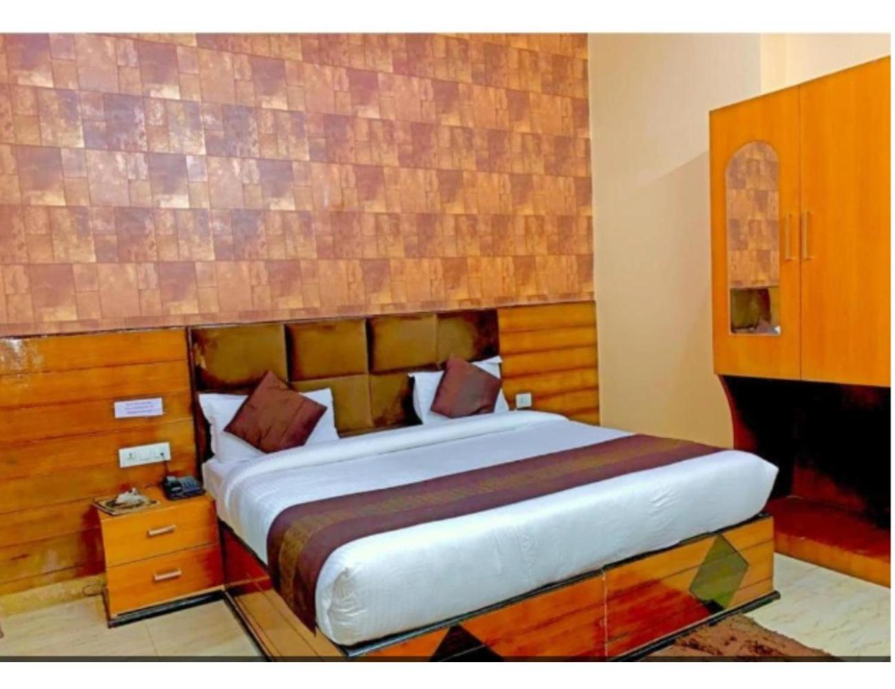 Large Double Room photo 1