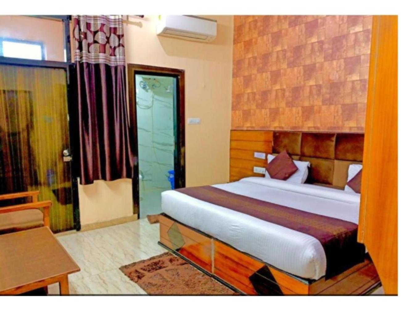 Large Double Room photo 3