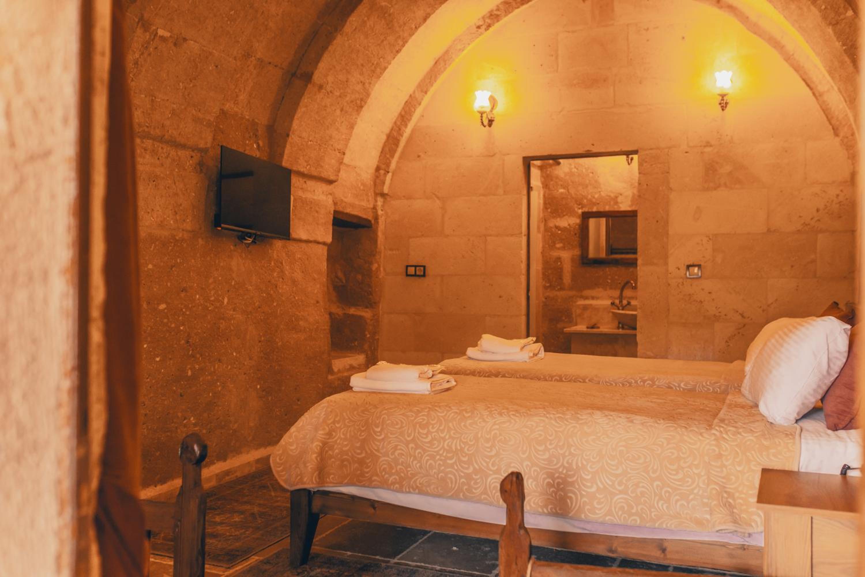 Standard Twin Room - Photo 8