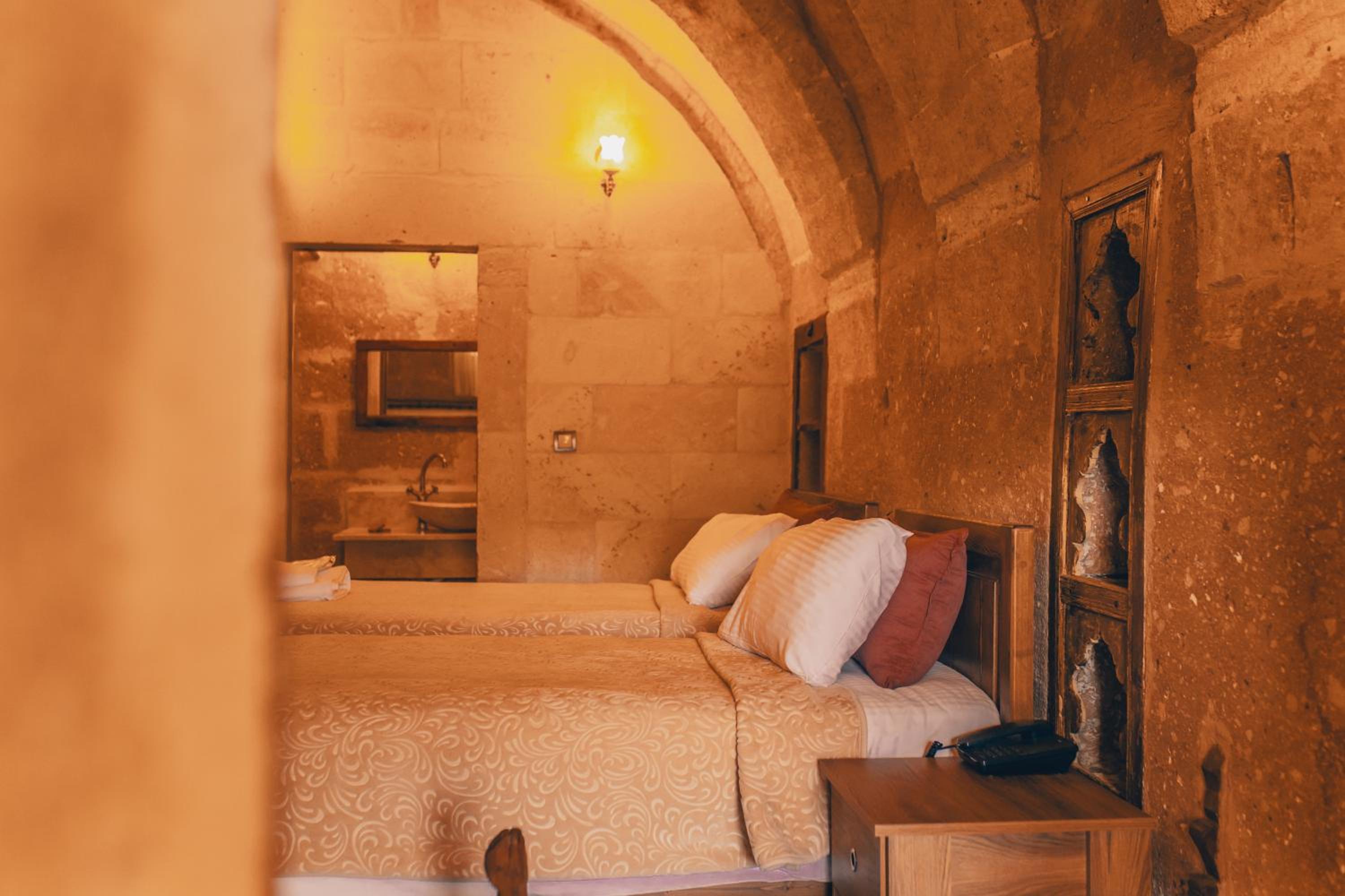 Standard Twin Room - Photo 9