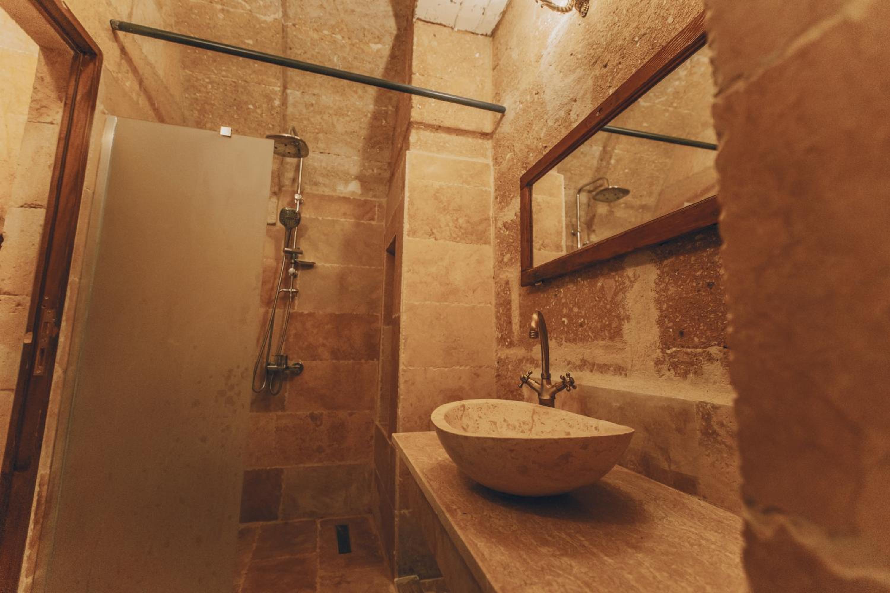 Standard Twin Room - Photo 3