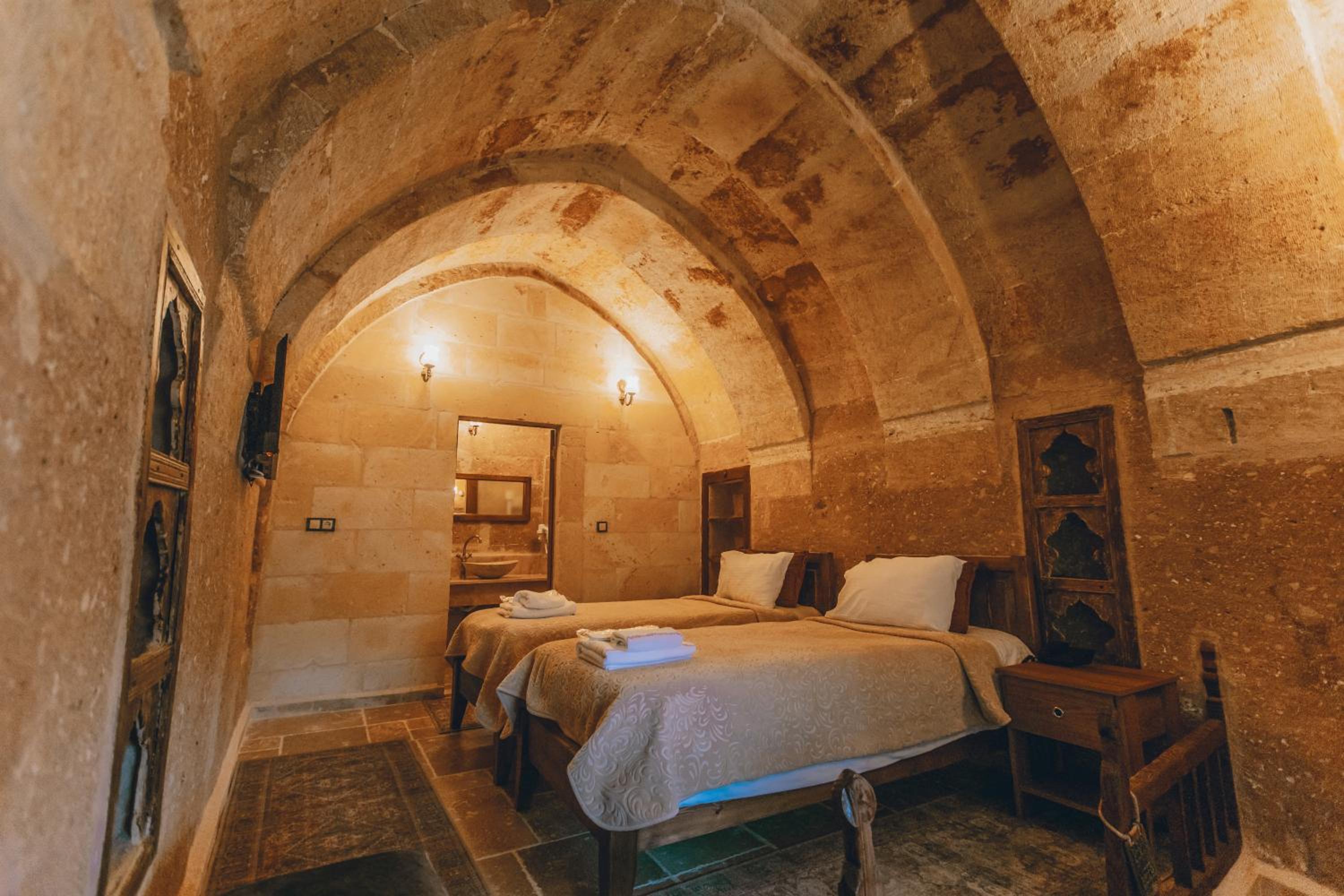 Standard Twin Room - Photo 4
