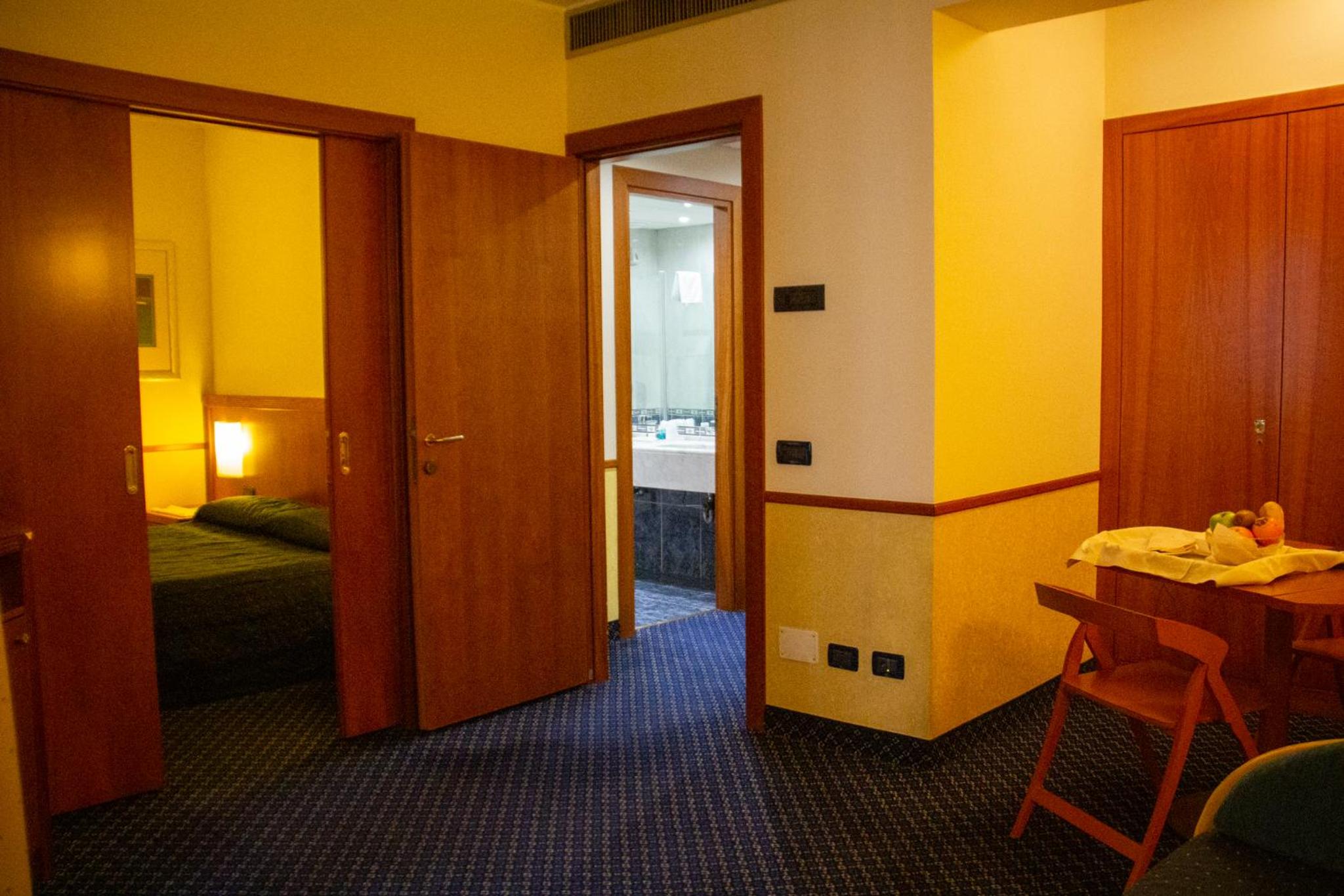 Suite - Photo 2