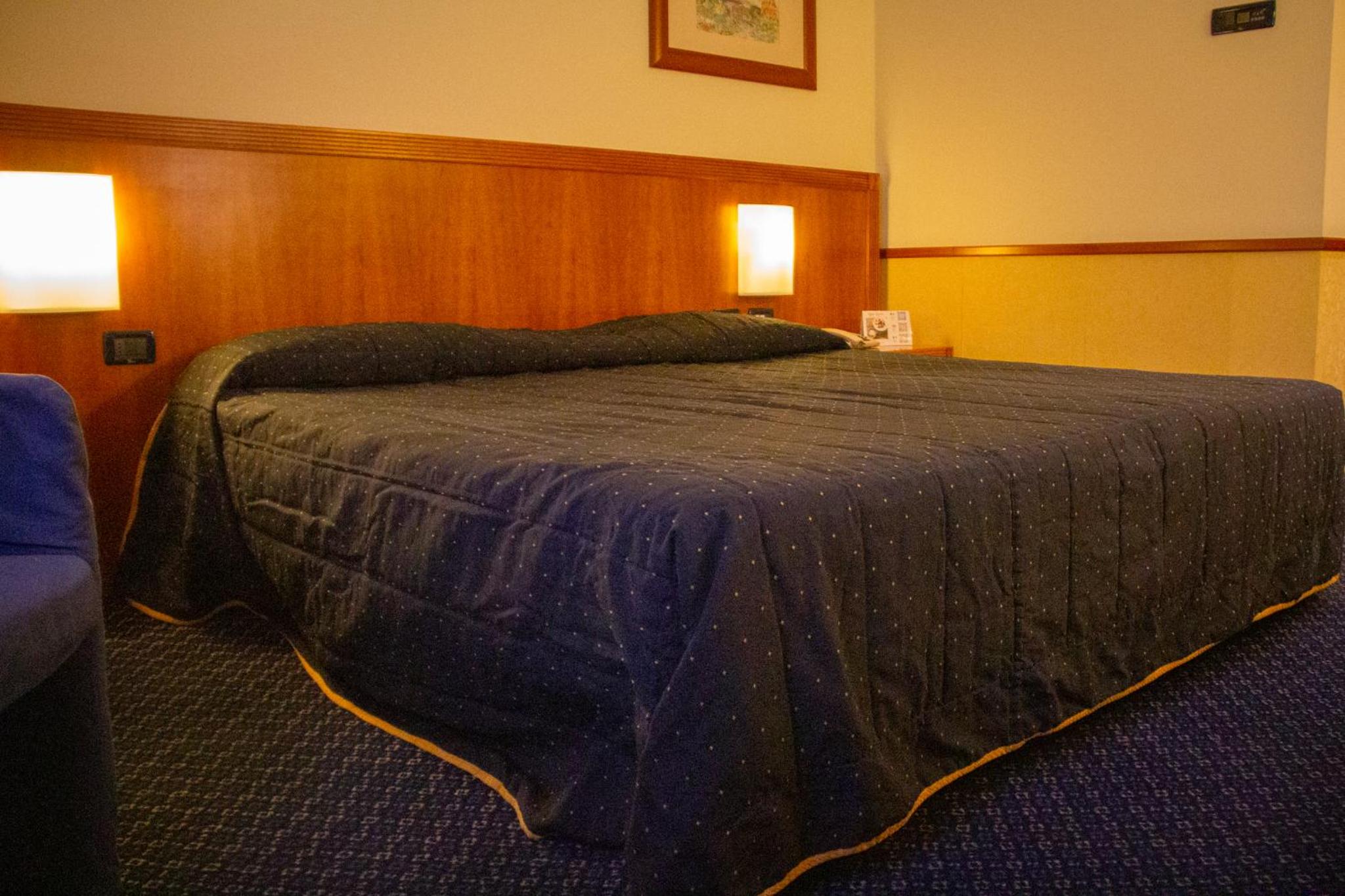 Double or Twin Room - Photo 14