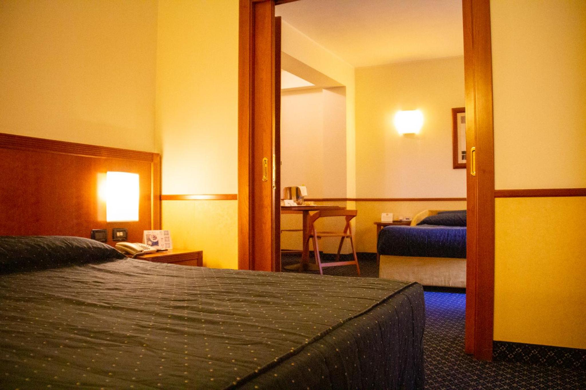 Suite - Photo 1