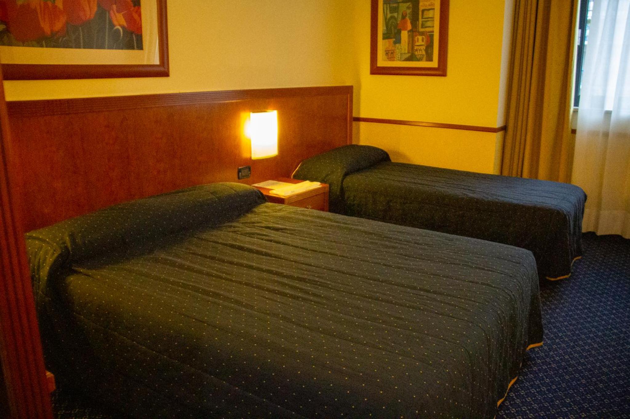 Small Double Room with Extra Bed - Photo 5