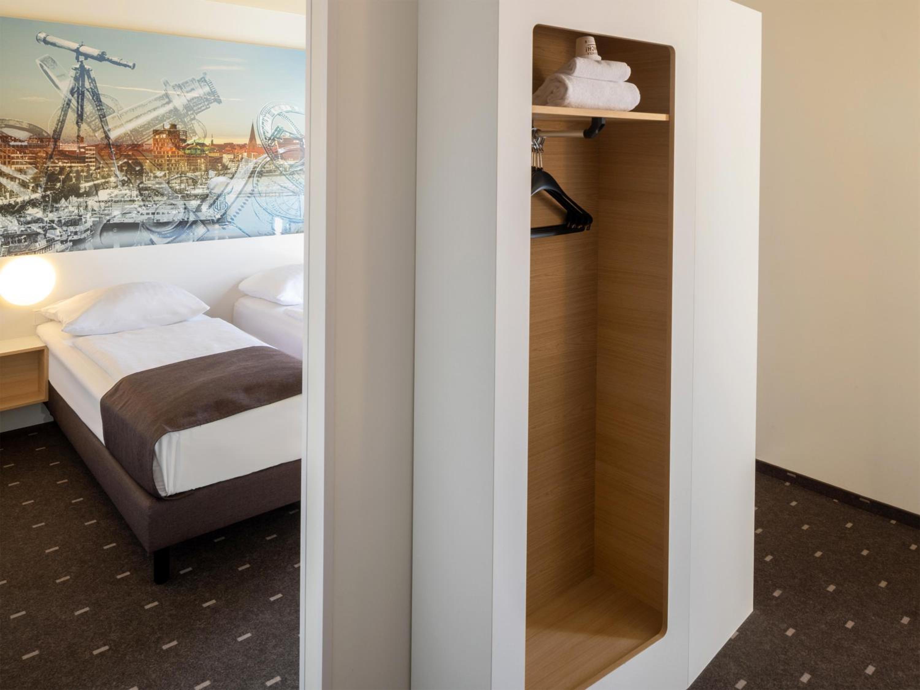 Twin Room - Photo 3