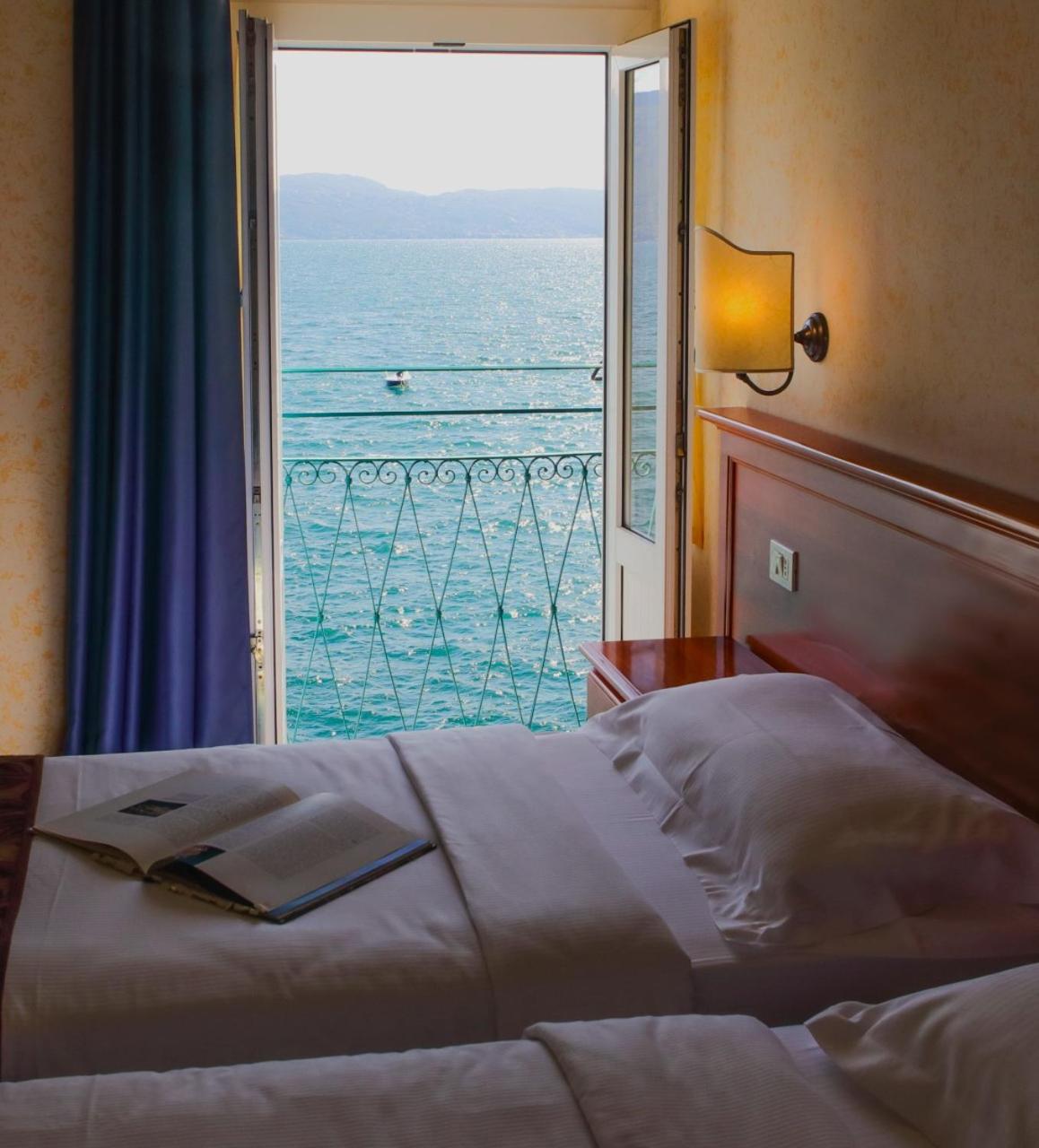 Twin Room with Lake View photo 3