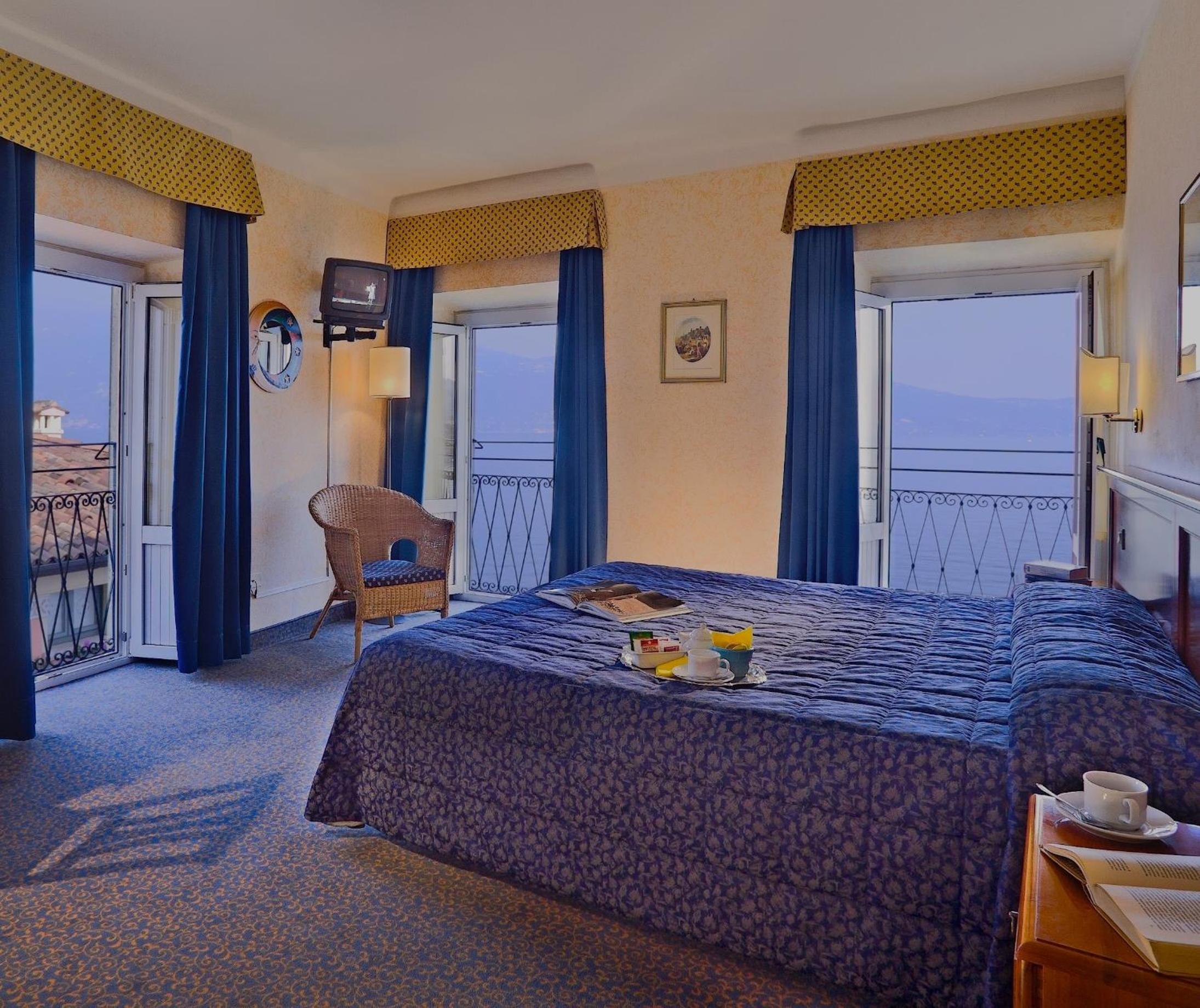 Superior Double or Twin Room with Lake View photo 3