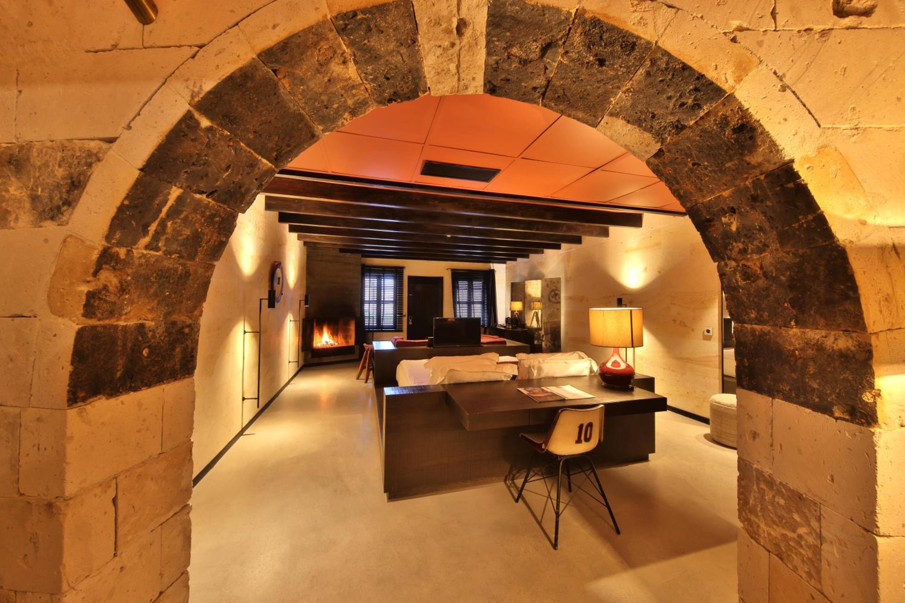 Stone Suite with Cave Bath - Photo 5