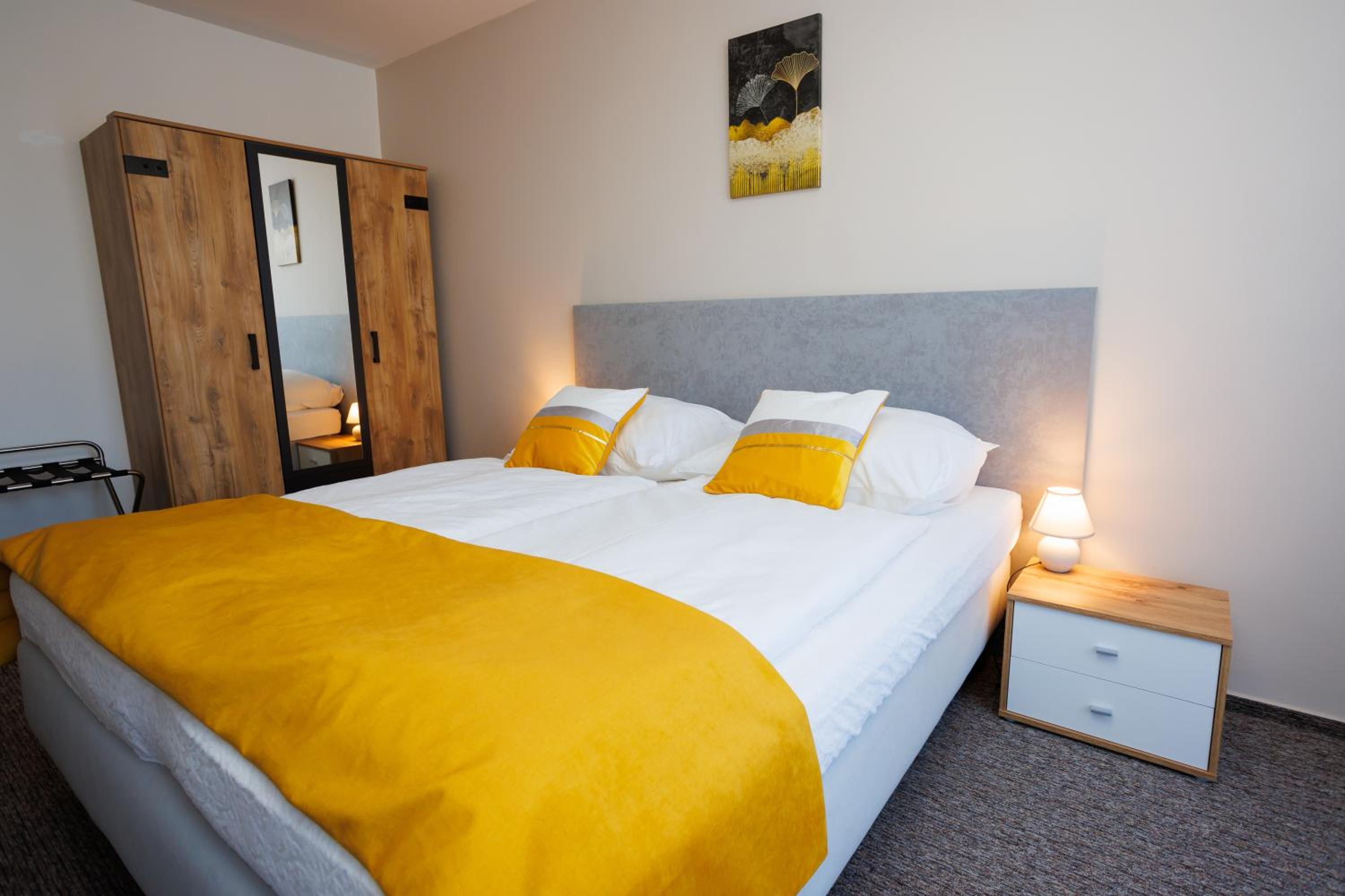 Deluxe Double Room with Extra Bed - Photo 4